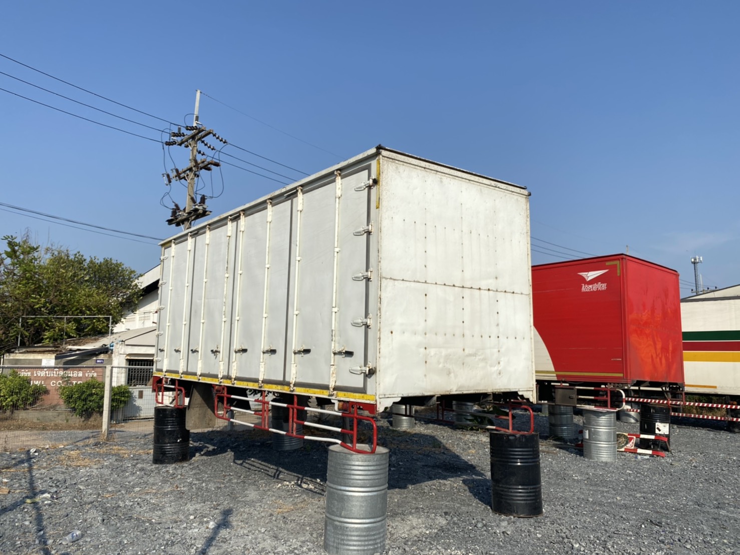 ขายตู้10บานไม่มีเสากลางยาว6.50เมตรกว้าง2.40เมตรสูง2.40เมตร คลัซซี. 84 ซม ตามรูปเลยครับ ราคา. 85,000 บาท #JJAUTOCAR 2  ☎️ 089-9192600 ธนพล ดูสินค้าได้ที่สต๊อกกระทุ่มเเบน