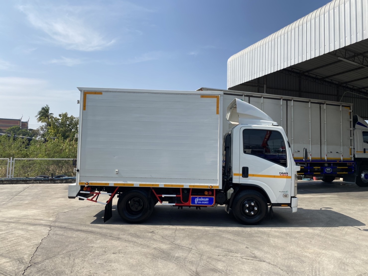 ISUZU NMR 130 EURO 3 ตู้เเห้ง 3 บาน ยาว 3.00 เมตร วิ่ง 57,537 กิโลเมตร  กระจกไฟฟ้า เซ็นทรัลล็อค พวงมาลัยมีถุงลมนิรภัย  จดทะเบียนปี 2562 ( 2019 )  ราคา 820,000 บาท  089-9192600 K ธนพล  id Line  @jj9898 ช่อง YouTube  Jjautocar 2