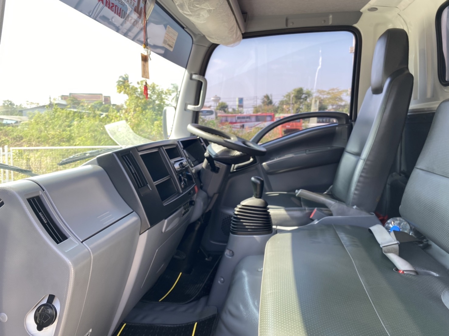 ISUZU NMR 130 EURO 3 ตู้เเห้ง 3 บาน ยาว 3.00 เมตร วิ่ง 57,537 กิโลเมตร  กระจกไฟฟ้า เซ็นทรัลล็อค พวงมาลัยมีถุงลมนิรภัย  จดทะเบียนปี 2562 ( 2019 )  ราคา 820,000 บาท  089-9192600 K ธนพล  id Line  @jj9898 ช่อง YouTube  Jjautocar 2