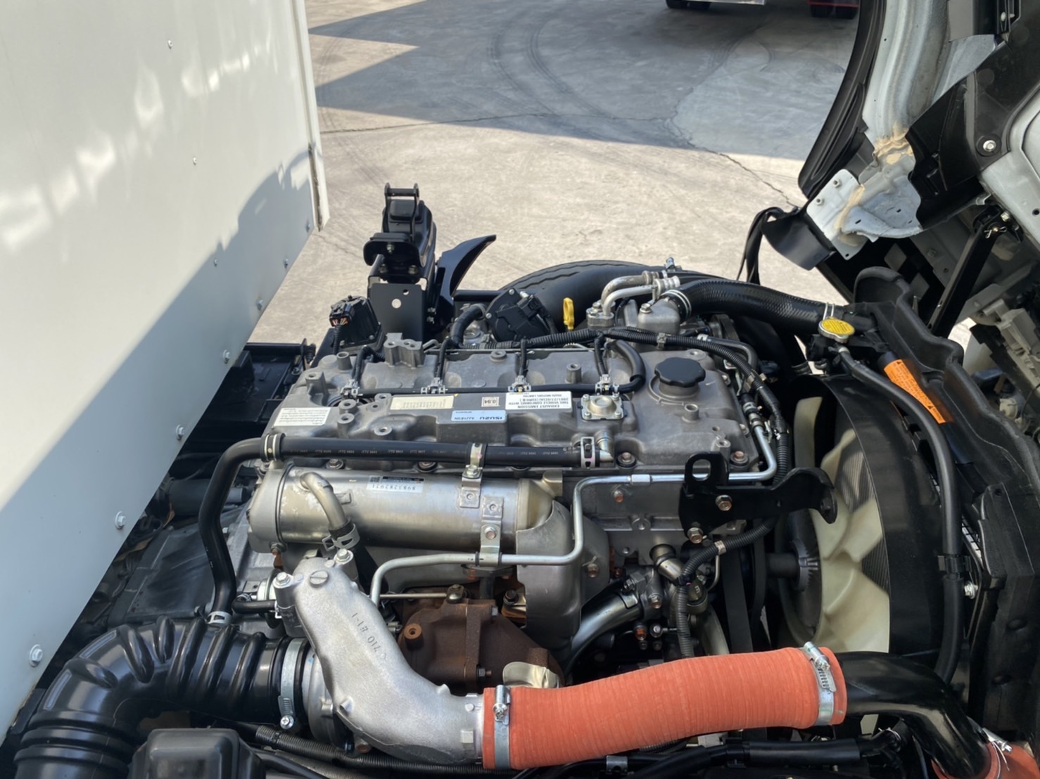 ISUZU NMR 130 EURO 3 ตู้เเห้ง 3 บาน ยาว 3.00 เมตร วิ่ง 57,537 กิโลเมตร  กระจกไฟฟ้า เซ็นทรัลล็อค พวงมาลัยมีถุงลมนิรภัย  จดทะเบียนปี 2562 ( 2019 )  ราคา 820,000 บาท  089-9192600 K ธนพล  id Line  @jj9898 ช่อง YouTube  Jjautocar 2
