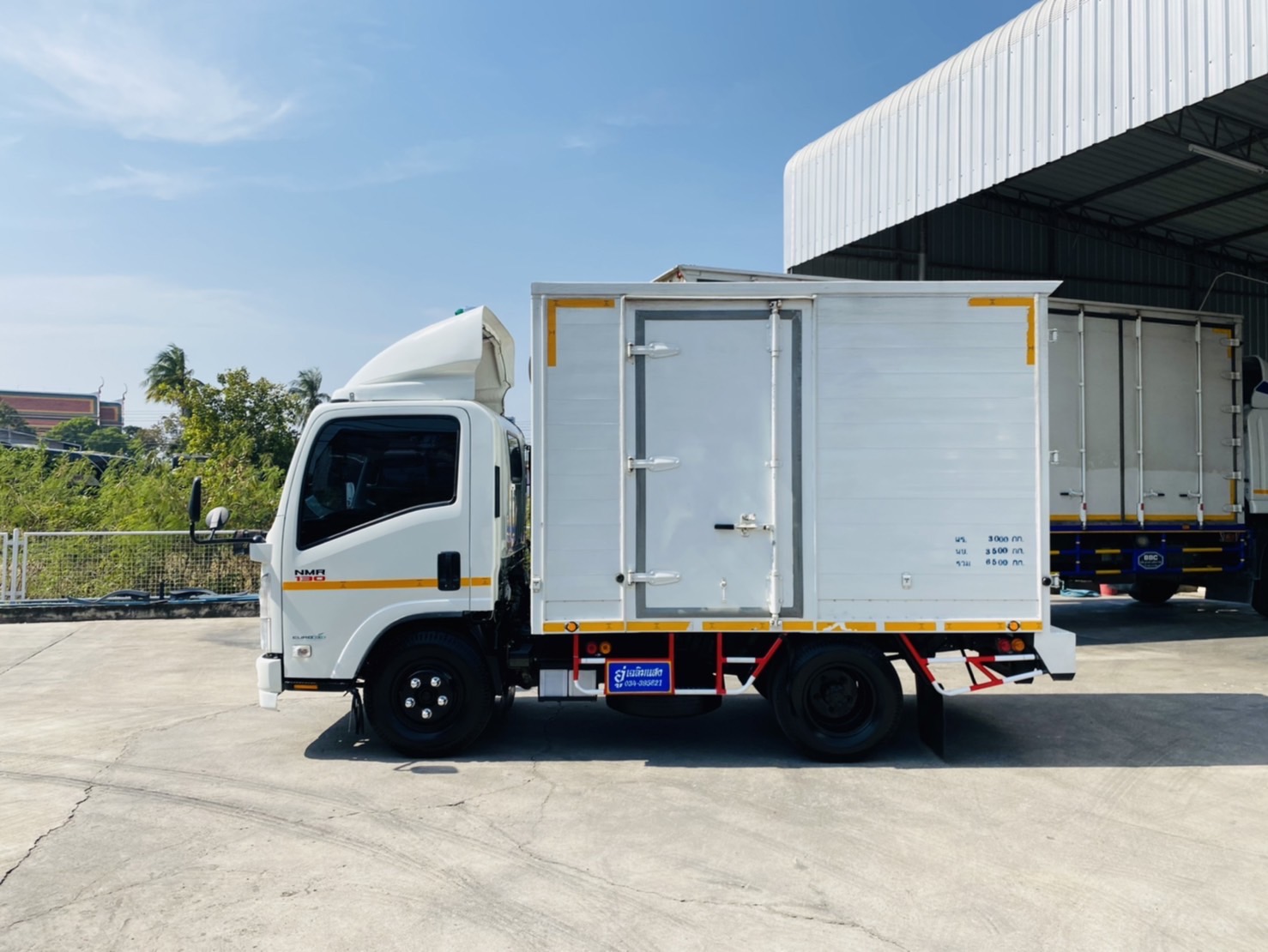 ISUZU NMR 130 EURO 3 ตู้เเห้ง 3 บาน ยาว 3.00 เมตร วิ่ง 57,537 กิโลเมตร  กระจกไฟฟ้า เซ็นทรัลล็อค พวงมาลัยมีถุงลมนิรภัย  จดทะเบียนปี 2562 ( 2019 )  ราคา 820,000 บาท  089-9192600 K ธนพล  id Line  @jj9898 ช่อง YouTube  Jjautocar 2