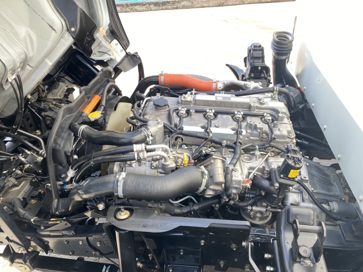 ISUZU NMR 130 EURO 3 ตู้เเห้ง 3 บาน ยาว 3.00 เมตร วิ่ง 57,537 กิโลเมตร  กระจกไฟฟ้า เซ็นทรัลล็อค พวงมาลัยมีถุงลมนิรภัย  จดทะเบียนปี 2562 ( 2019 )  ราคา 820,000 บาท  089-9192600 K ธนพล  id Line  @jj9898 ช่อง YouTube  Jjautocar 2