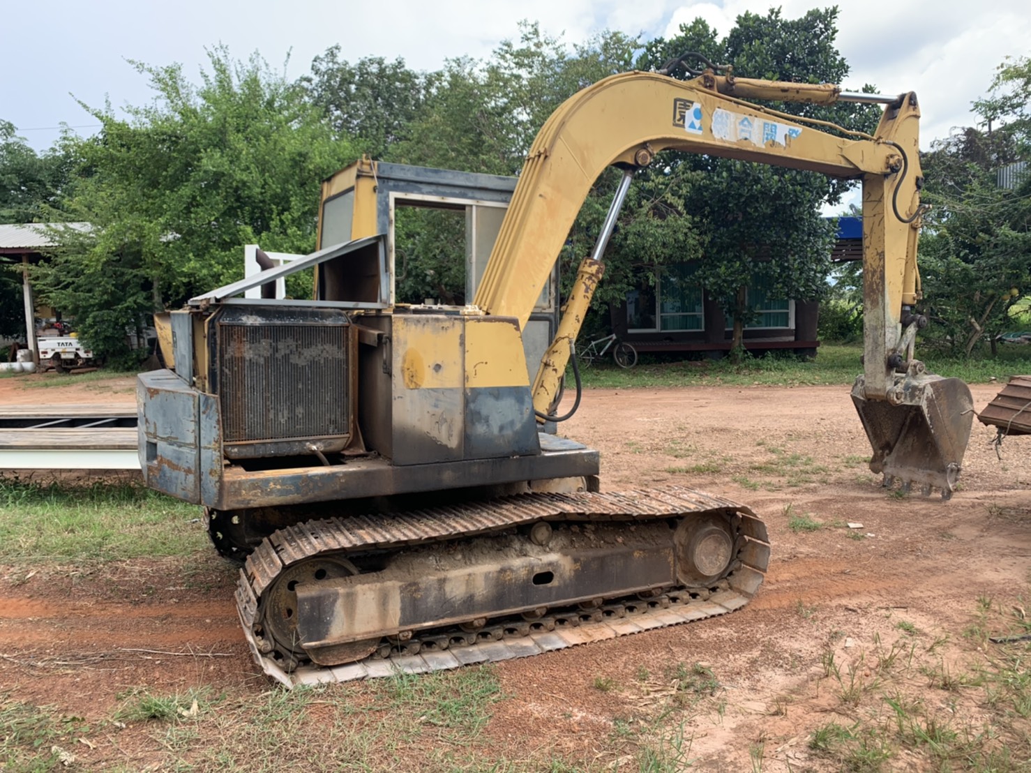 Komatsu รุ่นPC60-3 พร้อมใช้ มีใบอินวอย Komatsu รุ่นPC60-3 พร้อมใช้ มีใบอินวอย