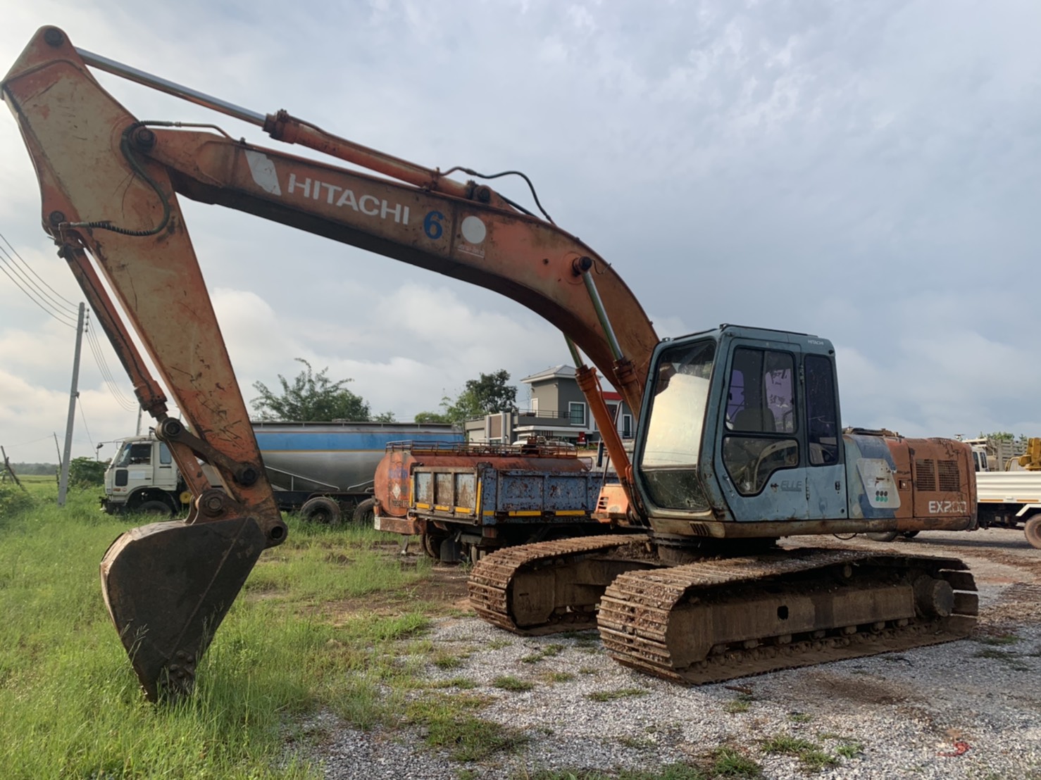 ขายแมคโคร Hitachi EX200 6 สูบ เอกสารทะเบียนพร้อมโอน รถใช้งานปกติ