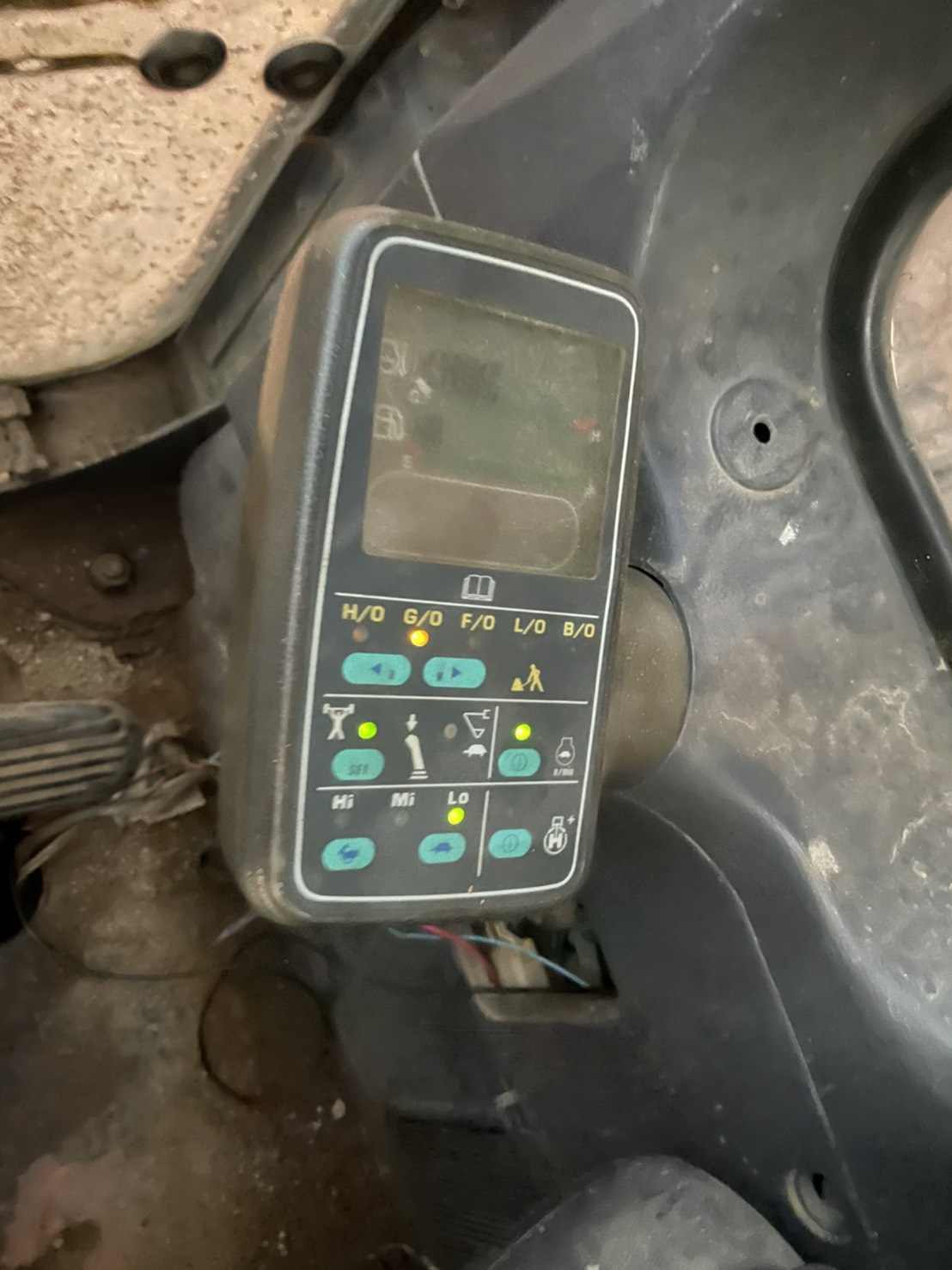 แมคโคร komatsu 200-6 มีทะเบียนพร้อมโอน สภาพพร้อมใช้งาน