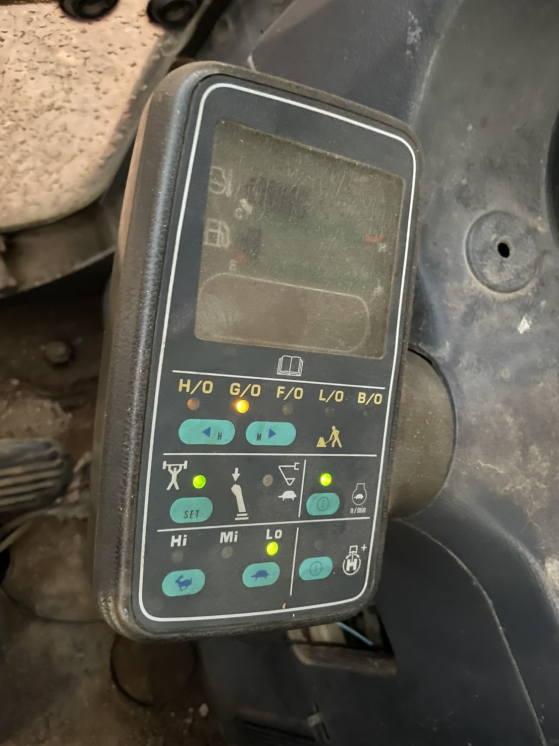 แมคโคร komatsu 200-6 มีทะเบียนพร้อมโอน สภาพพร้อมใช้งาน