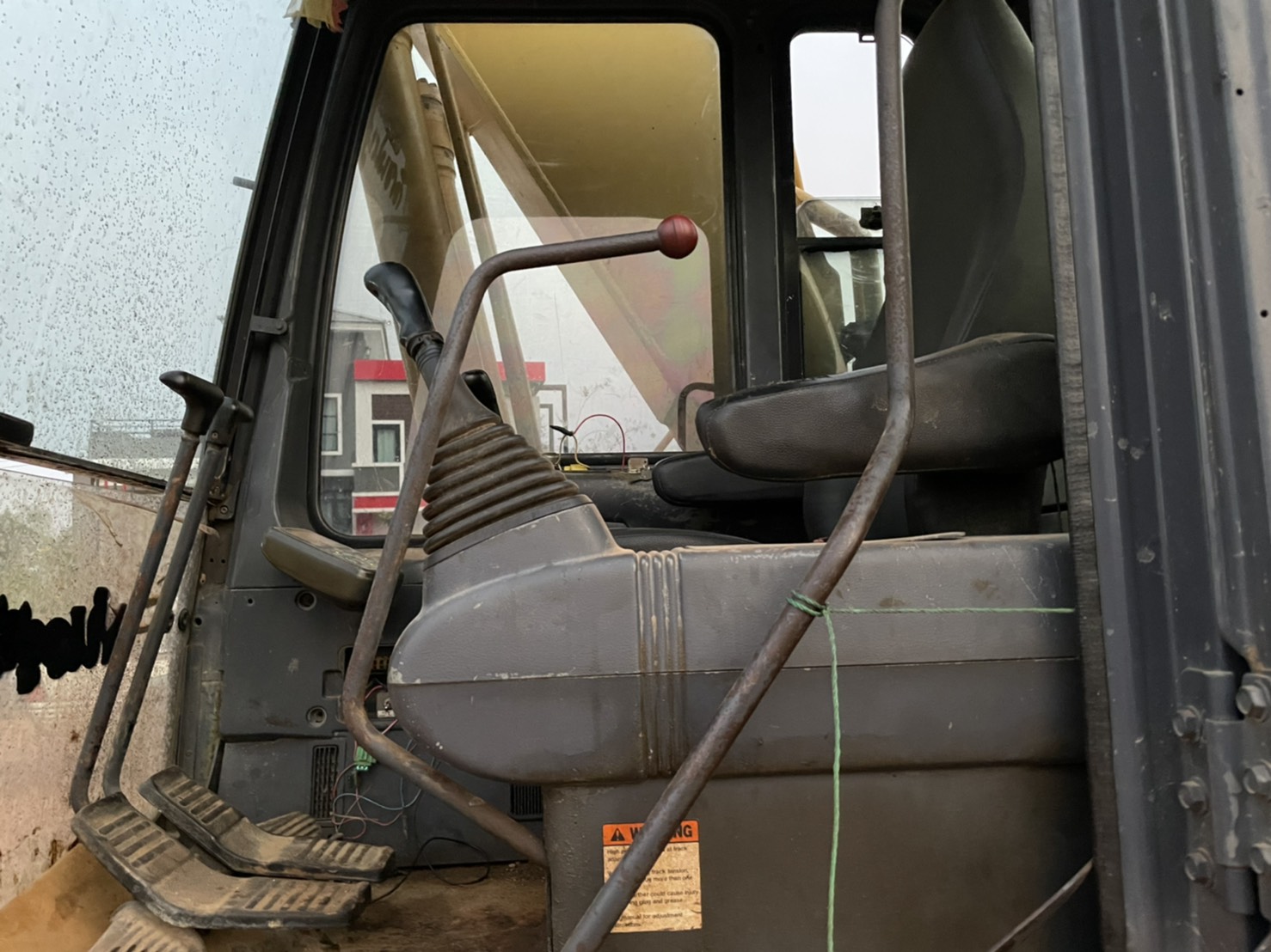 แมคโคร komatsu 200-6 มีทะเบียนพร้อมโอน สภาพพร้อมใช้งาน