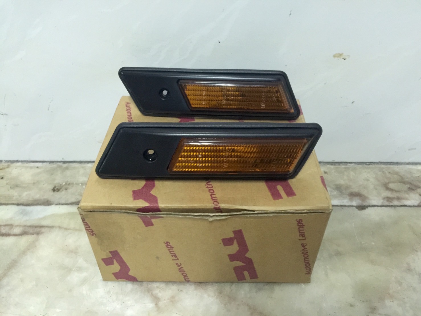 ขายไฟเลี้ยวข้างแก้มของรถยนต์ BMW รุ่น 325i โฉม E36 ปี 1996 ของแท้