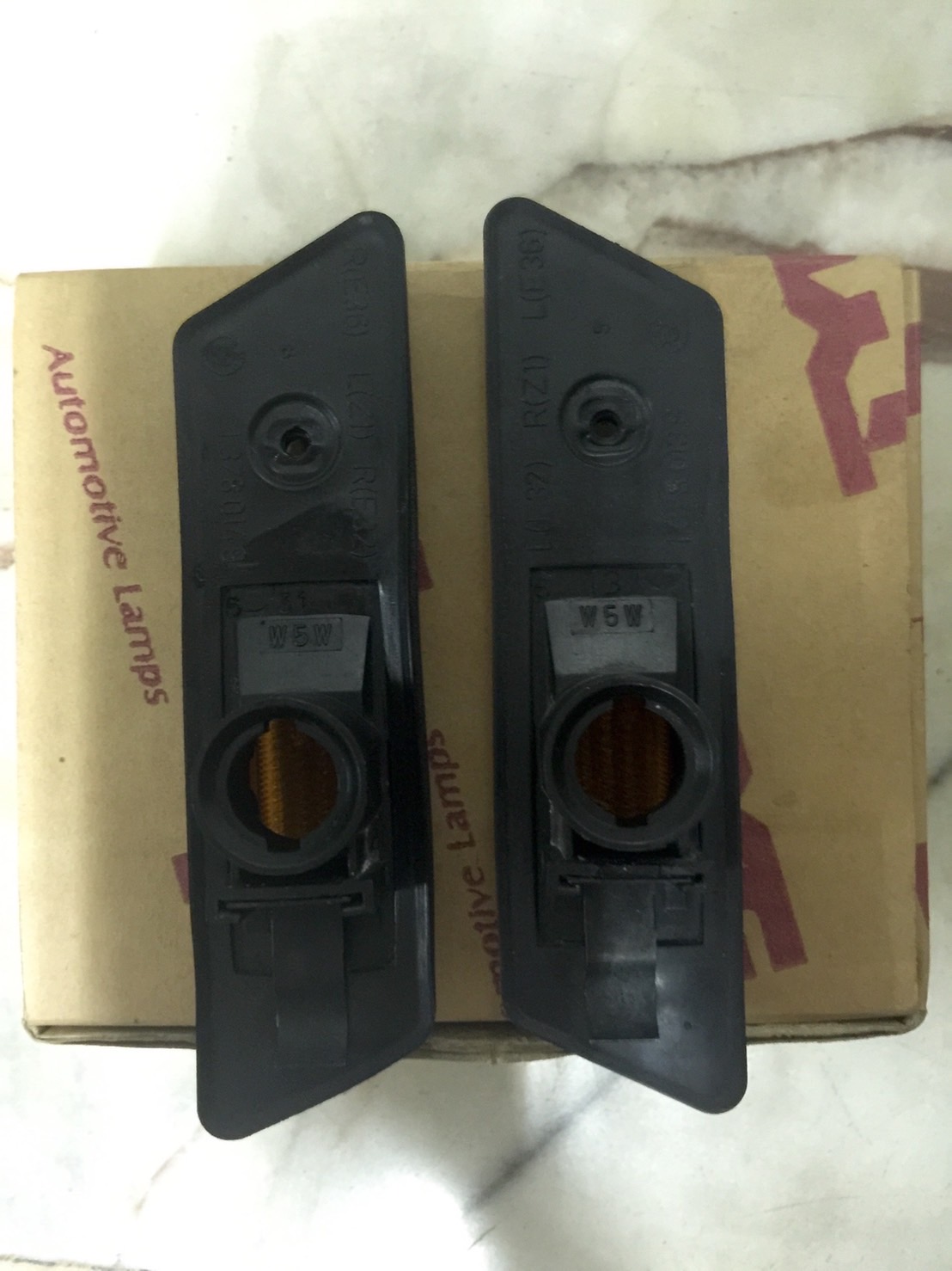 ขายไฟเลี้ยวข้างแก้มของรถยนต์ BMW รุ่น 325i โฉม E36 ปี 1996 ของแท้ ขายไฟเลี้ยวข้างแก้มของรถยนต์ BMW รุ่น 325i โฉม E36 ปี 1996 ของแท้