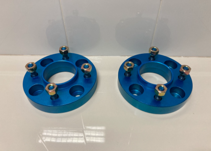 ขายสเปเซอร์ของรถยนต์ DAIHATSU รุ่น MIRA L80 ปี 90 ขนาด 4 รู 110 ออก 4 รู 110 หนา 1 นิ้ว