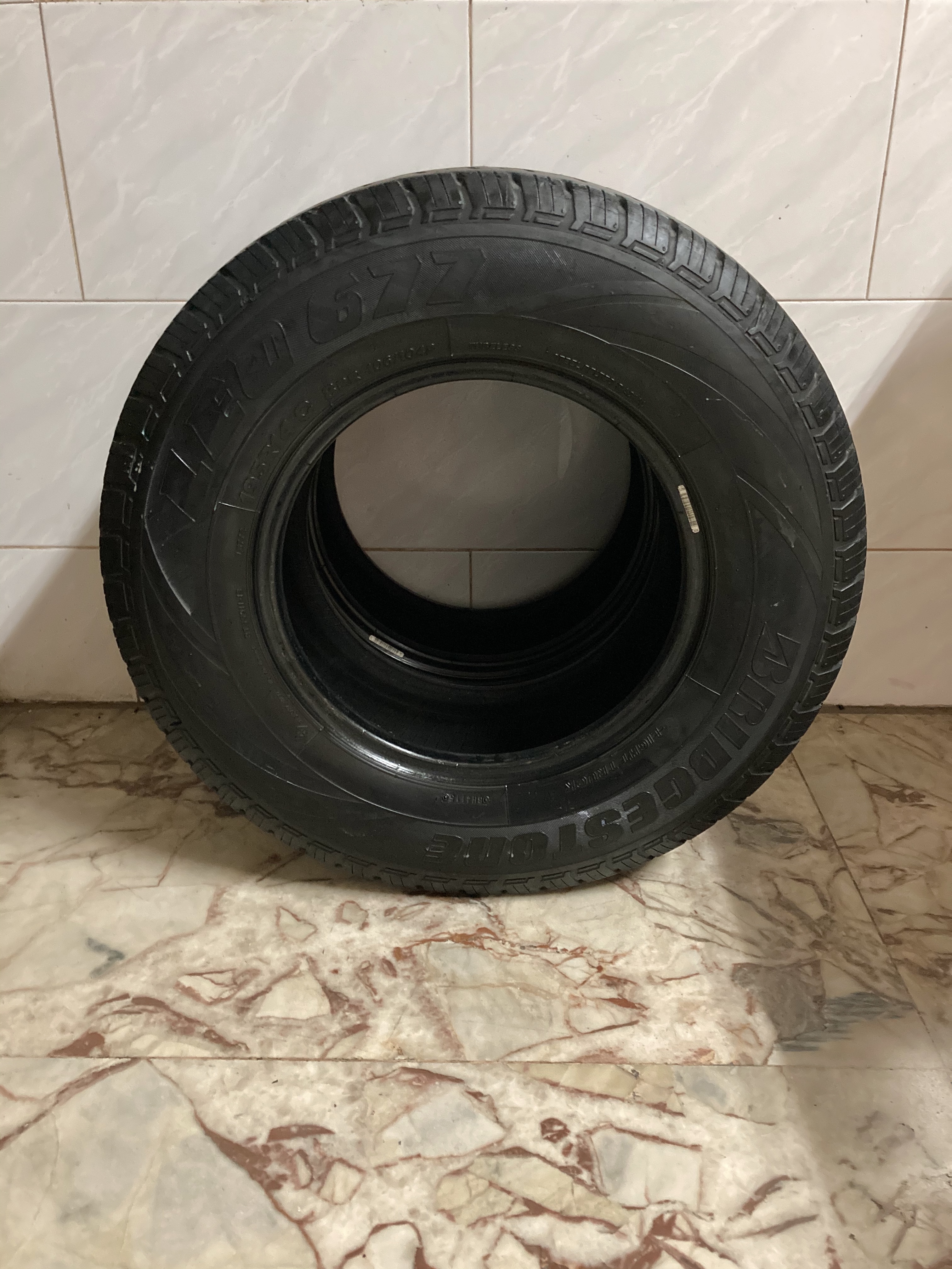 ขายยางรถบรรทุก Bridgestone LEO 677 ขอบ 14" 195R14C จำนวน 2 เส้นเองเลย