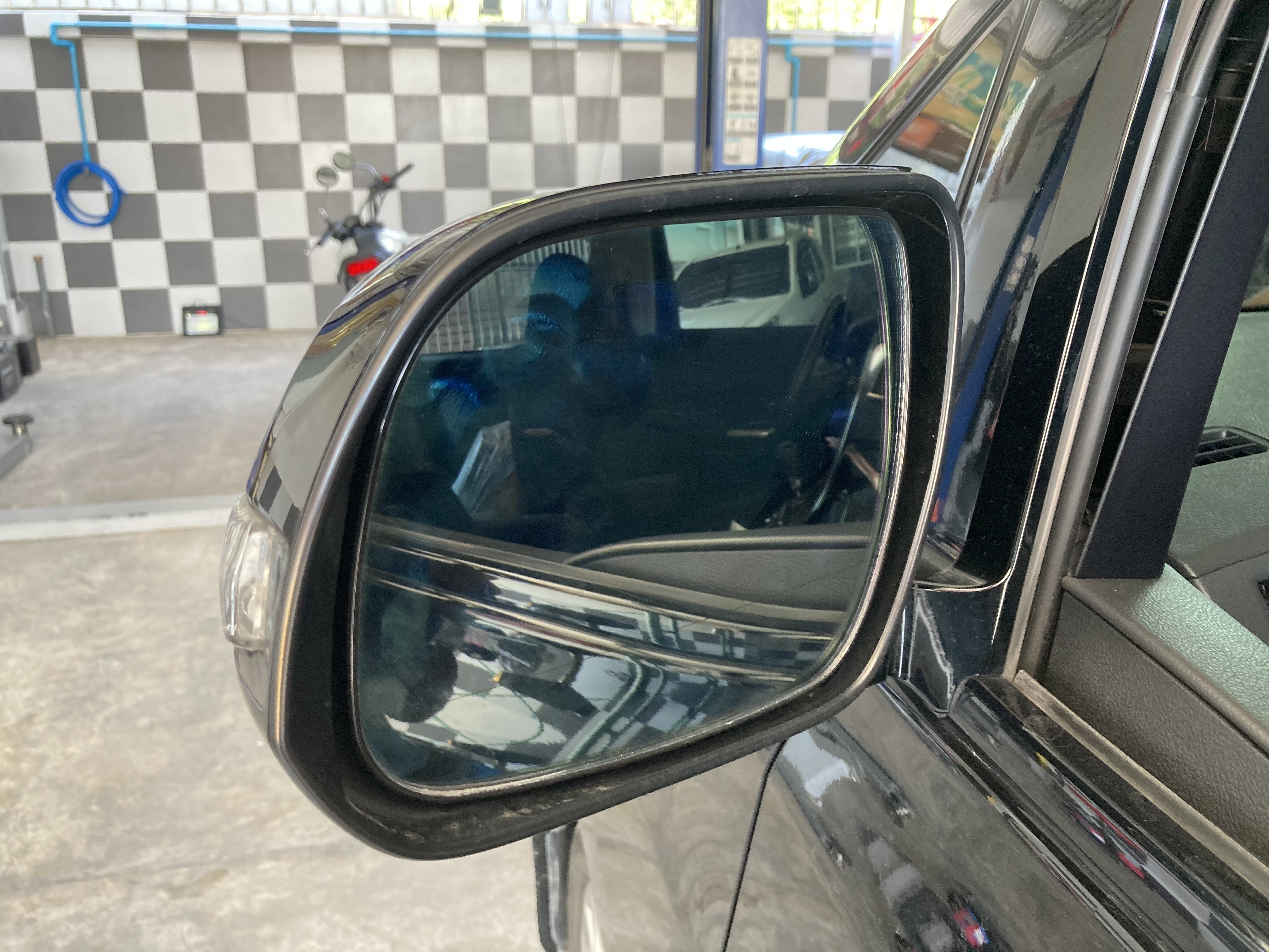 ขายเลนส์กระจกมองข้างตัดแสง TOYOTA รุ่น ALPHARD ปี08