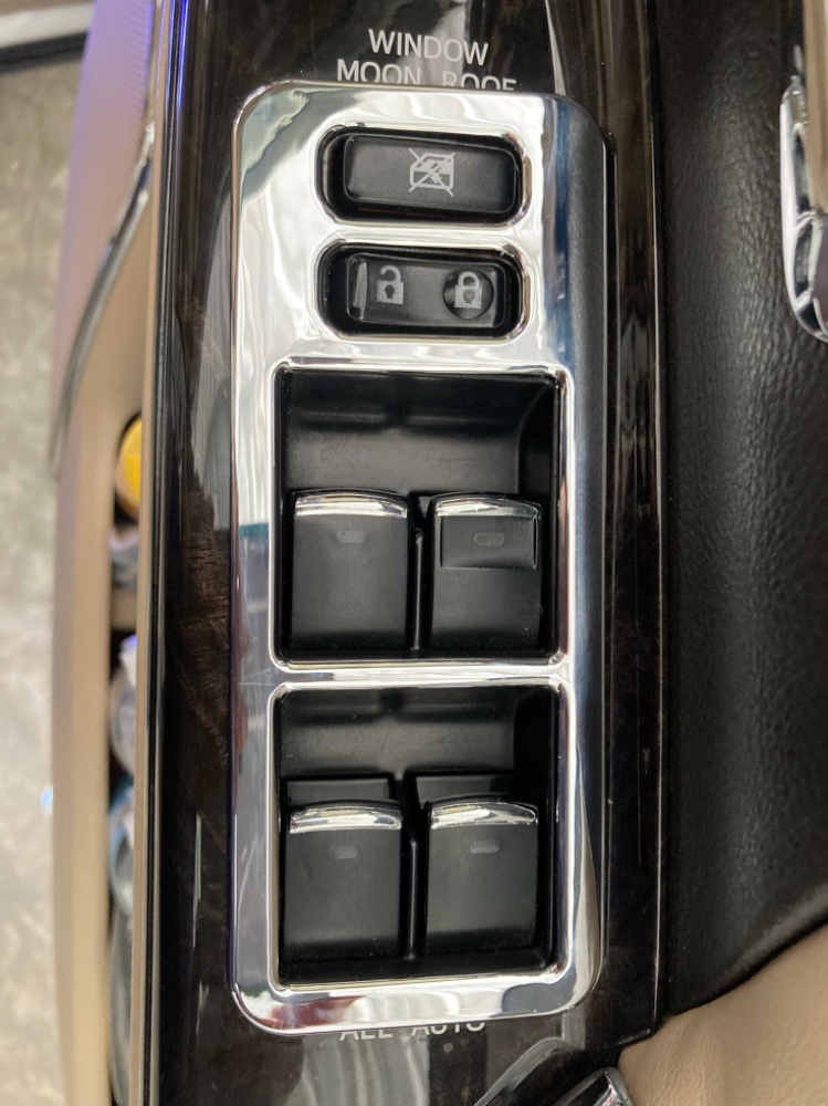 ขายเล็บมือสวิทซ์กระจกไฟฟ้ารถยนต์ TOYOTA รุ่น ALPHARD 2.4L-3.5L ปี 2008-2014 ขายเล็บมือสวิทซ์กระจกไฟฟ้ารถยนต์ TOYOTA รุ่น ALPHARD 2.4L-3.5L ปี 2008-2014