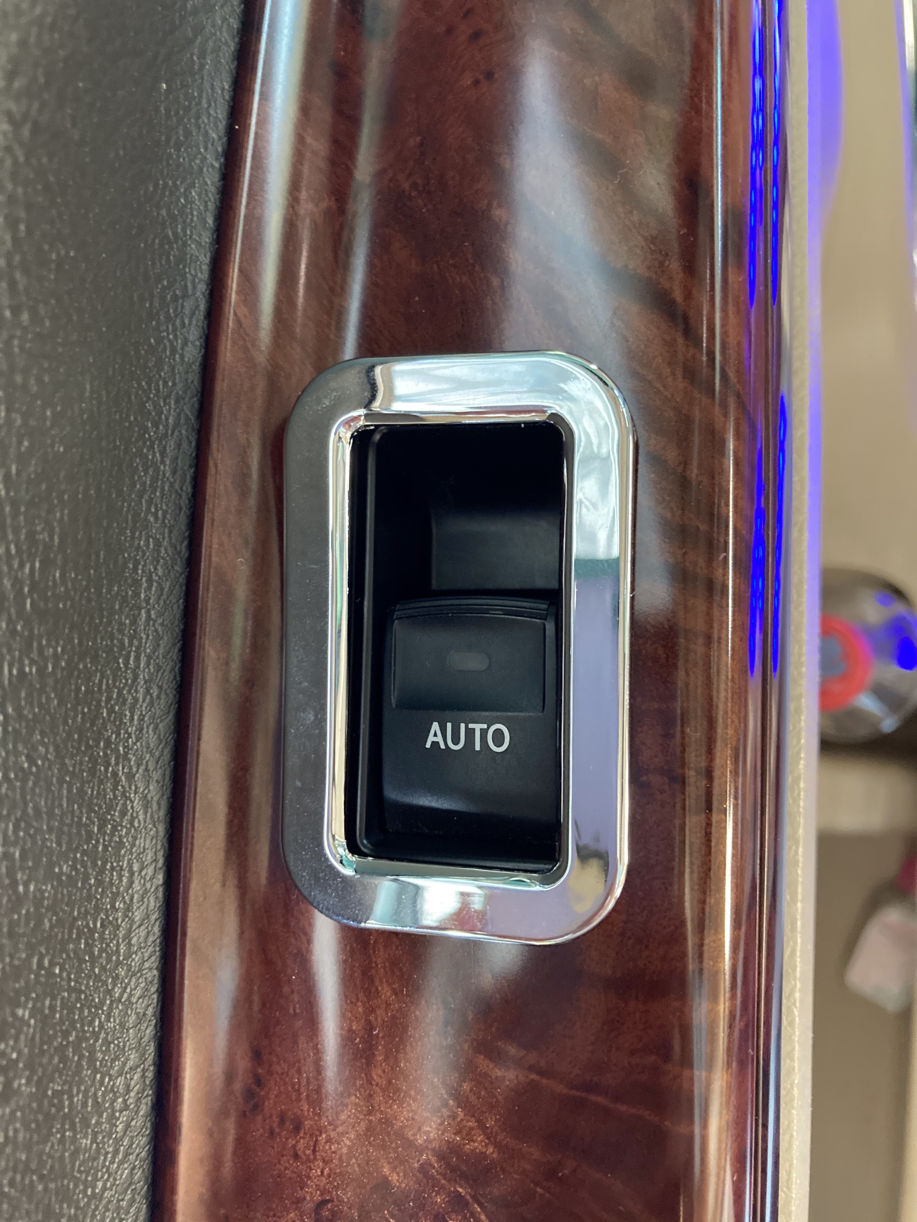 ขายฝาครอบสวิทช์กระจกข้างรถยนต์ TOYOTA รุ่น ALPHARD 2.4L ปี 2008-2014 ขายฝาครอบสวิทช์กระจกข้างรถยนต์ TOYOTA รุ่น ALPHARD 2.4L ปี 2008-2014