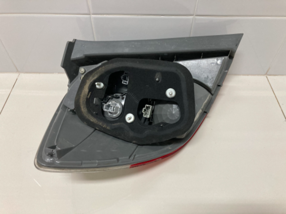 ขายไฟท้าย RS ของรถยนต์ HONDA รุ่น JAZZ GE ปี 2008-2014 ขายไฟท้าย RS ของรถยนต์ HONDA รุ่น JAZZ GE ปี 2008-2014