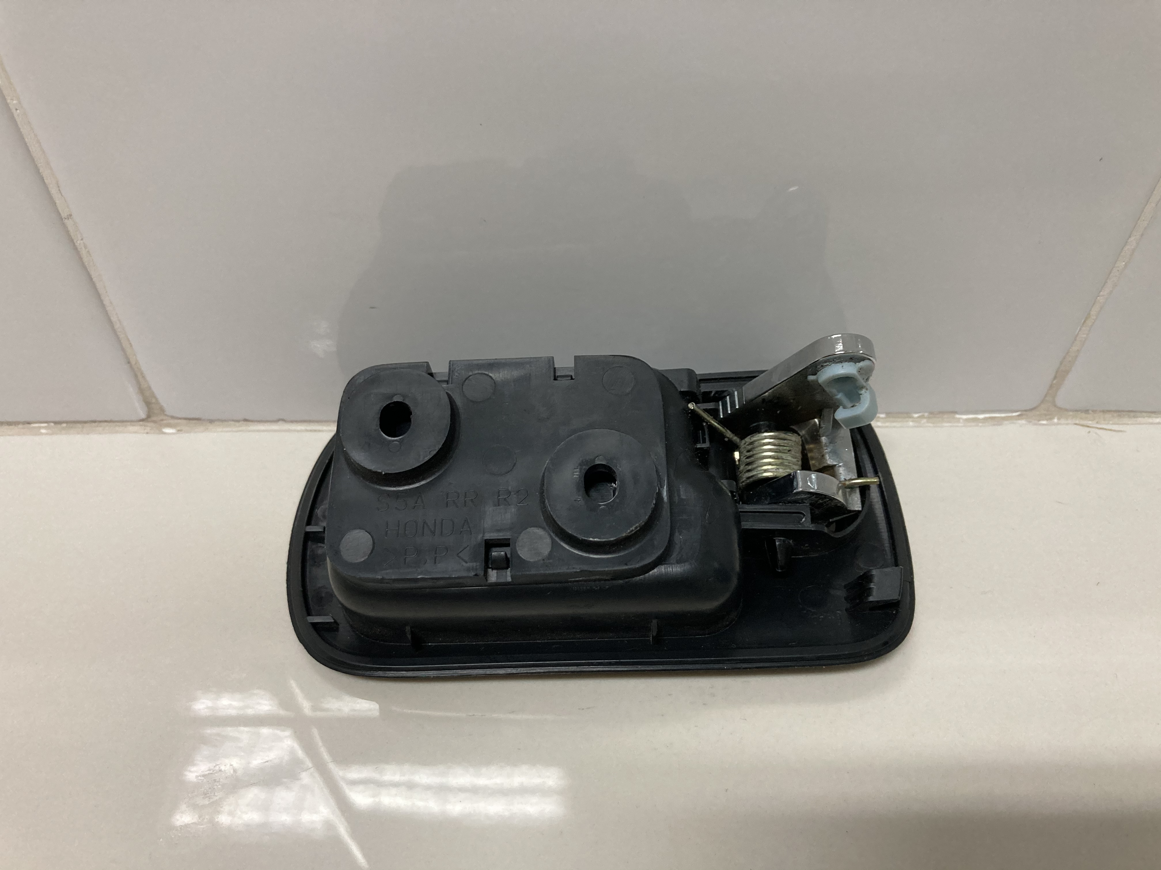 ขายมือเปิดประตูด้านในข้างขวารถยนต์ HONDA รุ่น STREAM STREAM 2.0 S i-VTEC ปี 2002-2006 ขายมือเปิดประตูด้านในข้างขวารถยนต์ HONDA รุ่น STREAM STREAM 2.0 S i-VTEC ปี 2002-2006