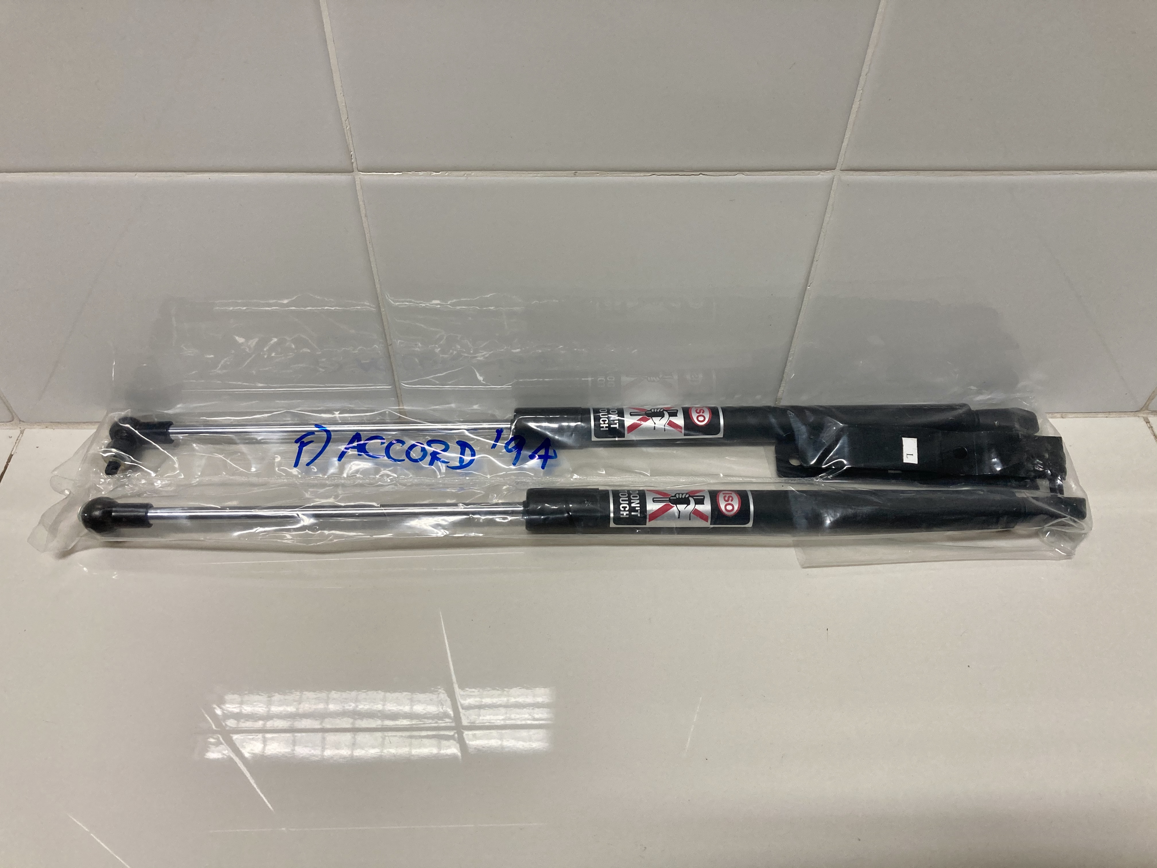 ขายโช๊คค้ำฝากระโปงหน้ารถยนต์ HONDA รุ่น ACCORD ปี 1994-1996