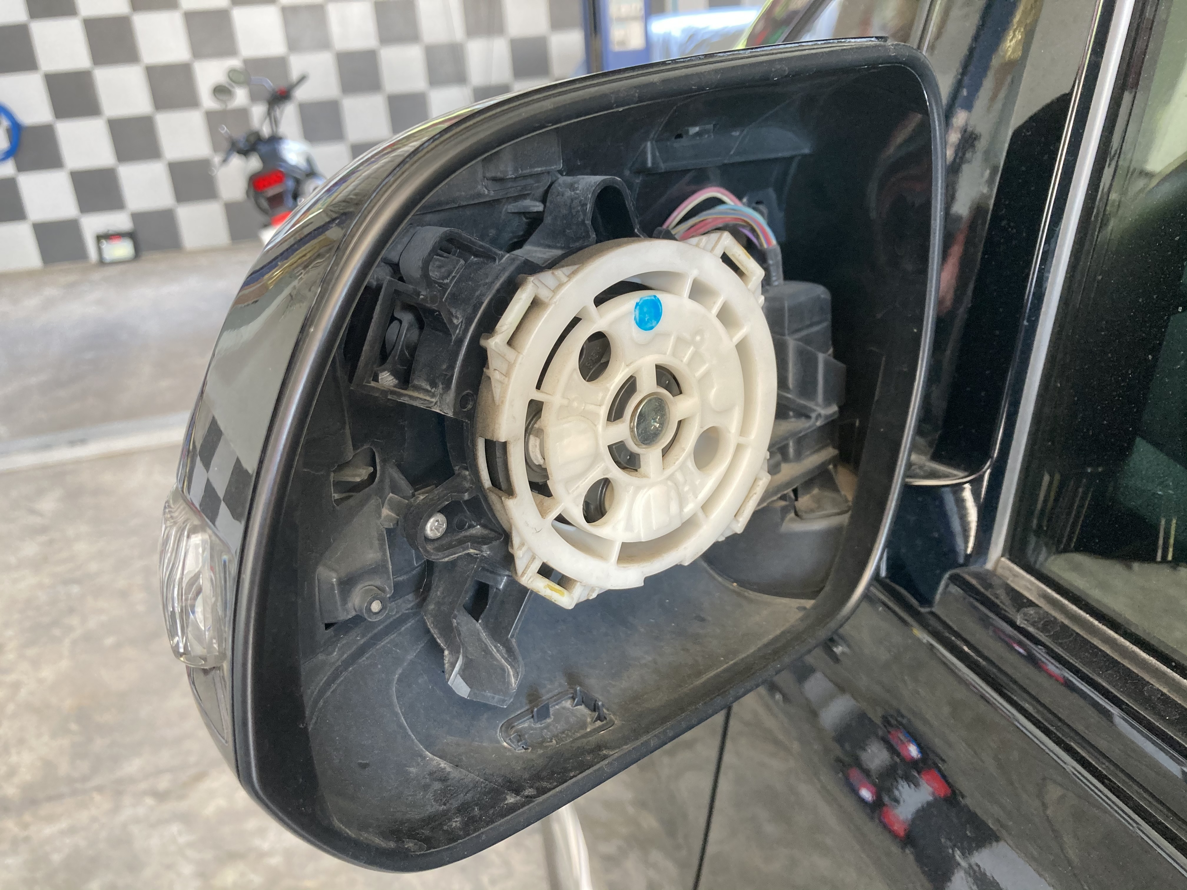 ขายเลนส์กระจกมองข้างตัดแสง TOYOTA รุ่น ALPHARD ปี08