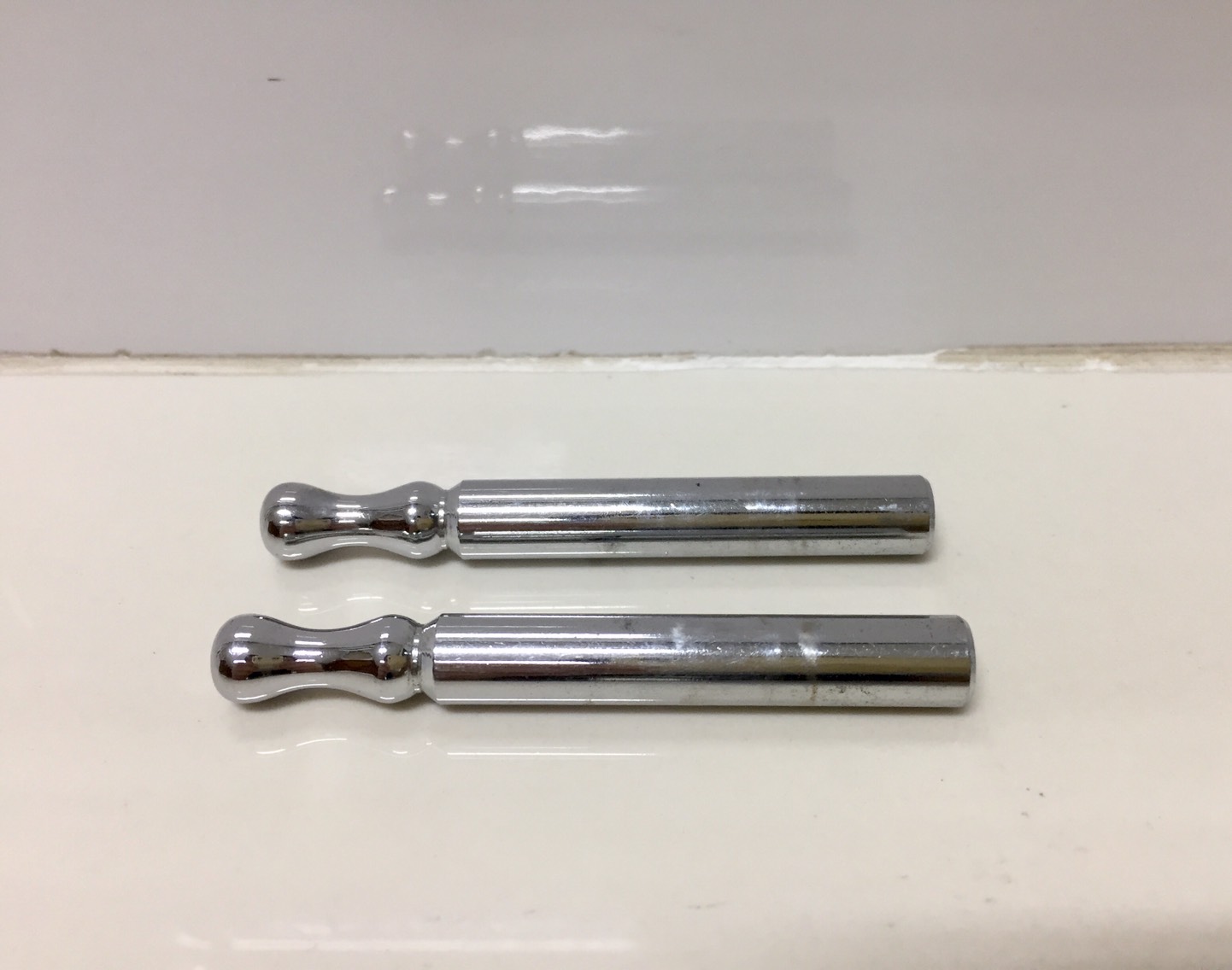 ขายปุ่มล็อคประตูโครเมี่ยมรถยนต์ Daihatsu รุ่น Mira L80 ปึ 1990 แท่งกลึงทรงกลม