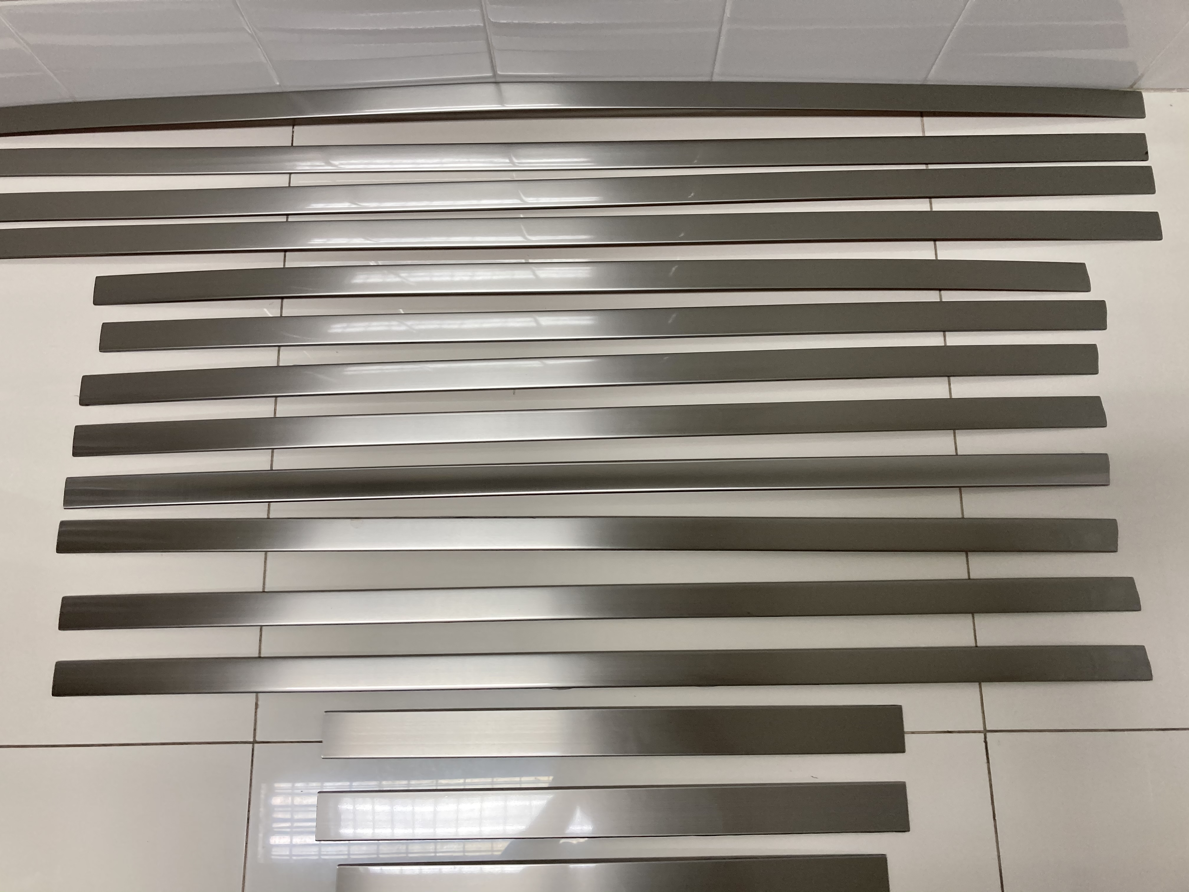 ขายครอบรางสเตนเลสของรถยนต์ TOYOTA รุ่น ALPHARD 2.4-3.5L ปี 2008-2014 ขายครอบรางสเตนเลสของรถยนต์ TOYOTA รุ่น ALPHARD 2.4-3.5L ปี 2008-2014