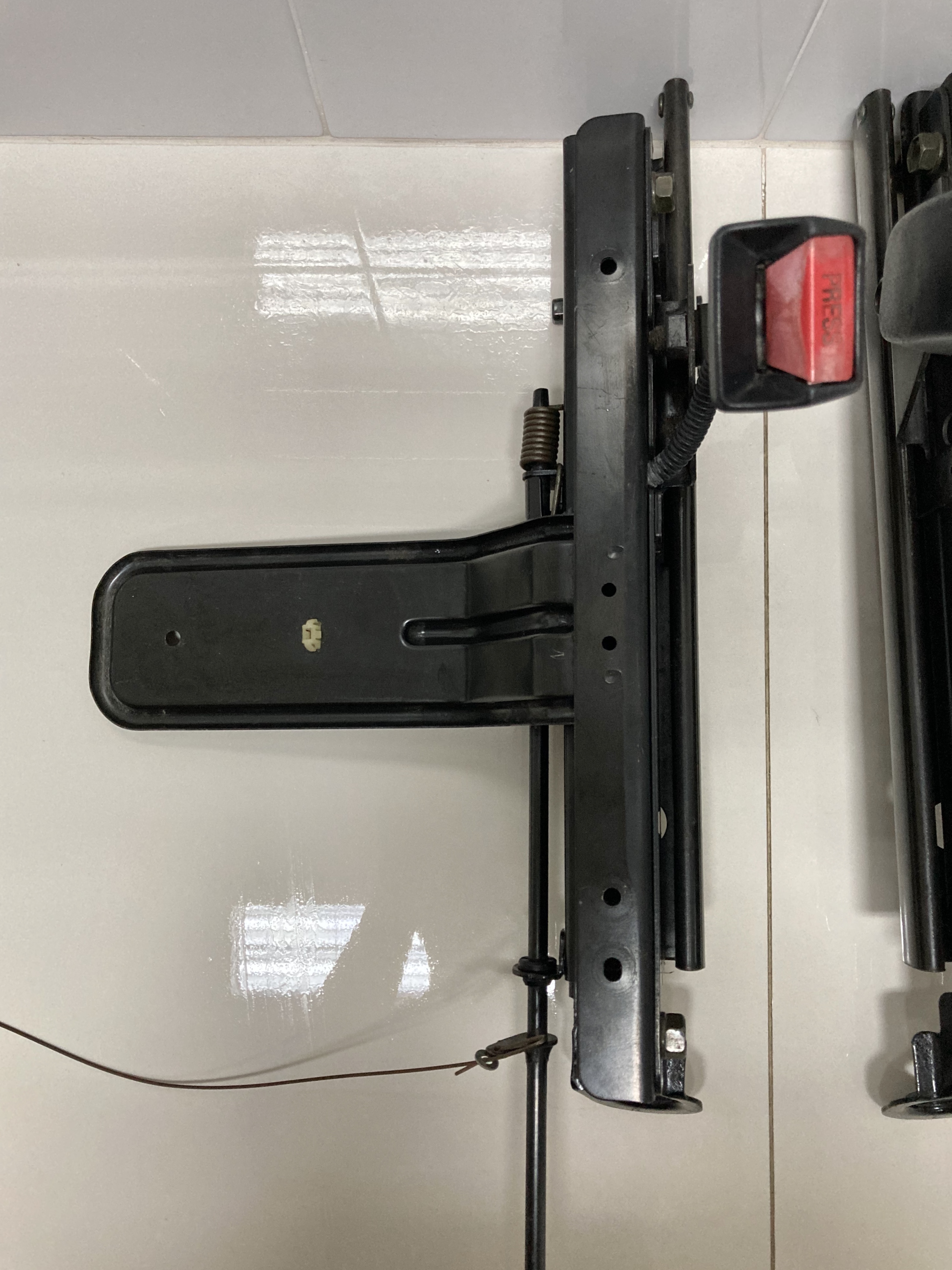 ขายรางเบาะแต่ง RECARO แท้ใส่รถยนต์ HONDA รุ่น CIVIC 3 DOOR ปี 1990-1995 ขายรางเบาะแต่ง RECARO แท้ใส่รถยนต์ HONDA รุ่น CIVIC 3 DOOR ปี 1990-1995