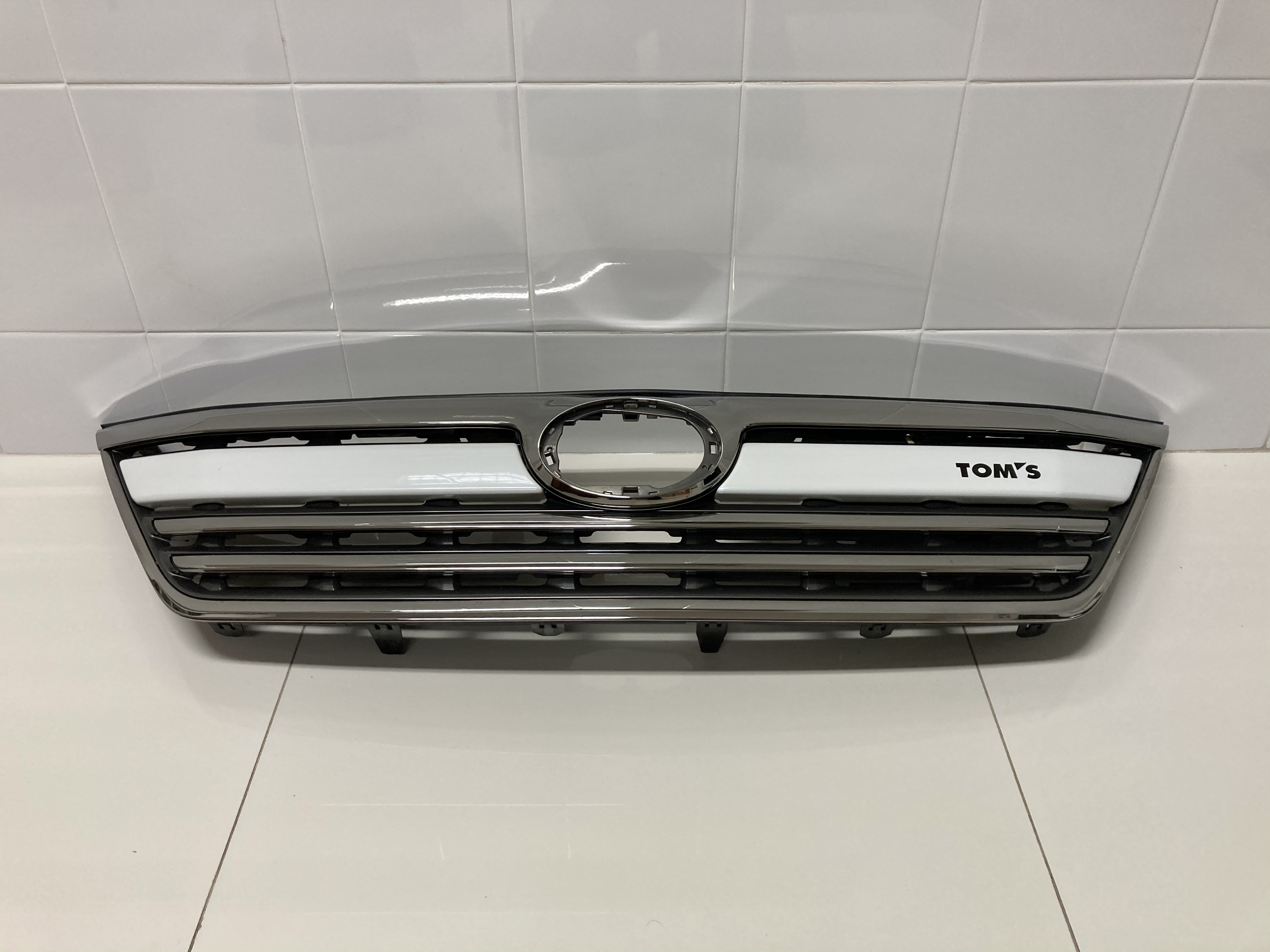 ขายกระจังหน้าแต่ง TOM'S ของรถยนต์ TOYOTA รุ่น VELLFIRE 2.4L-3.5L ปี 2008-2012 ขายกระจังหน้าแต่ง TOM'S ของรถยนต์ TOYOTA รุ่น VELLFIRE 2.4L-3.5L ปี 2008-2012