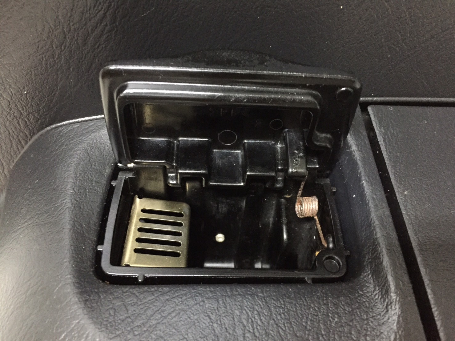 ขายแผงข้างเบาะแถวสามรถยนต์ HONDA รุ่น STREAM 2.0 S i-VTEC ปี 2002-2004