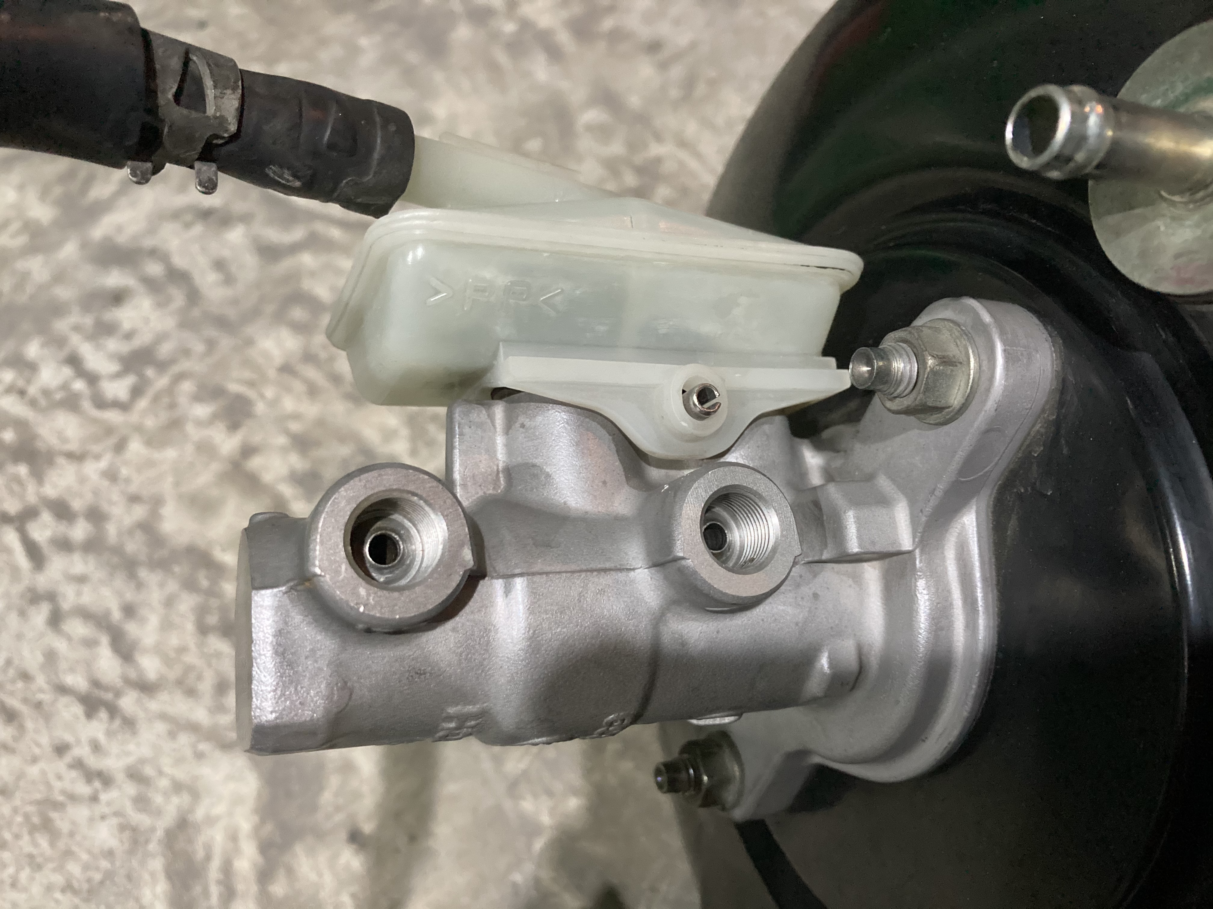 ขายหม้อลมเบรคของรถยนต์ TOYOTA รุ่น ALPHARD 2.4-3,5L ปี 2008-2014 ขายหม้อลมเบรคของรถยนต์ TOYOTA รุ่น ALPHARD 2.4-3,5L ปี 2008-2014