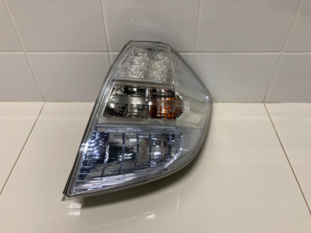 ขายไฟท้ายเดิมของรถยนต์ HONDA รุ่น JAZZ HYBRID 1.3L MC รหัส GE ปี 2008-2014 นำเข้าจากญี่ปุ่น