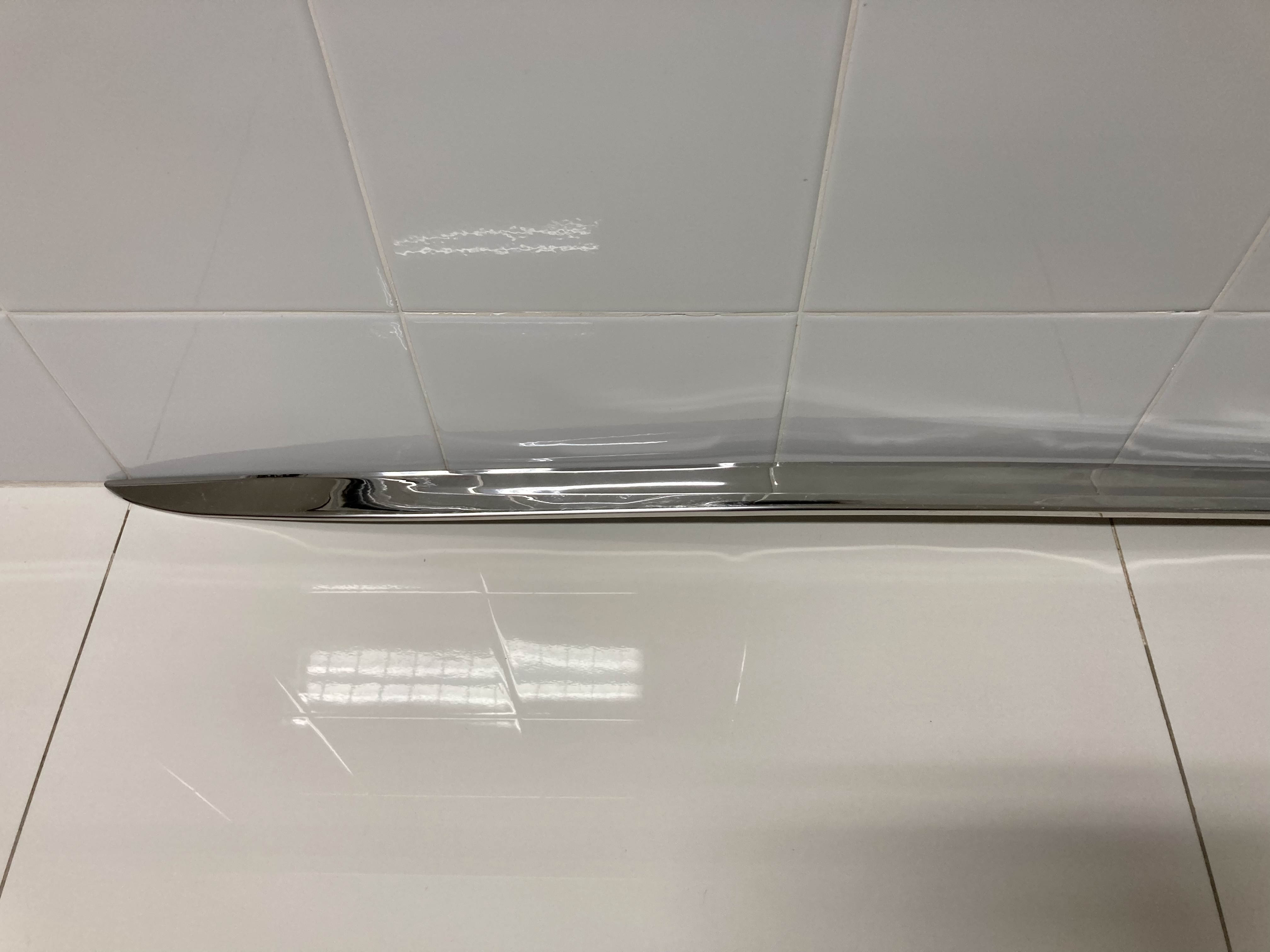 ขายคิ้วแต่งครอบโครเมี่ยมใต้ฝาท้ายของรถยนต์ TOYOTA รุ่น ALPHARD และ VELLFIRE 2.4L-3.5L ตัว SC ปี 2008-2014 ขายคิ้วแต่งครอบโครเมี่ยมใต้ฝาท้ายของรถยนต์ TOYOTA รุ่น ALPHARD และ VELLFIRE 2.4L-3.5L ตัว SC ปี 2008-2014