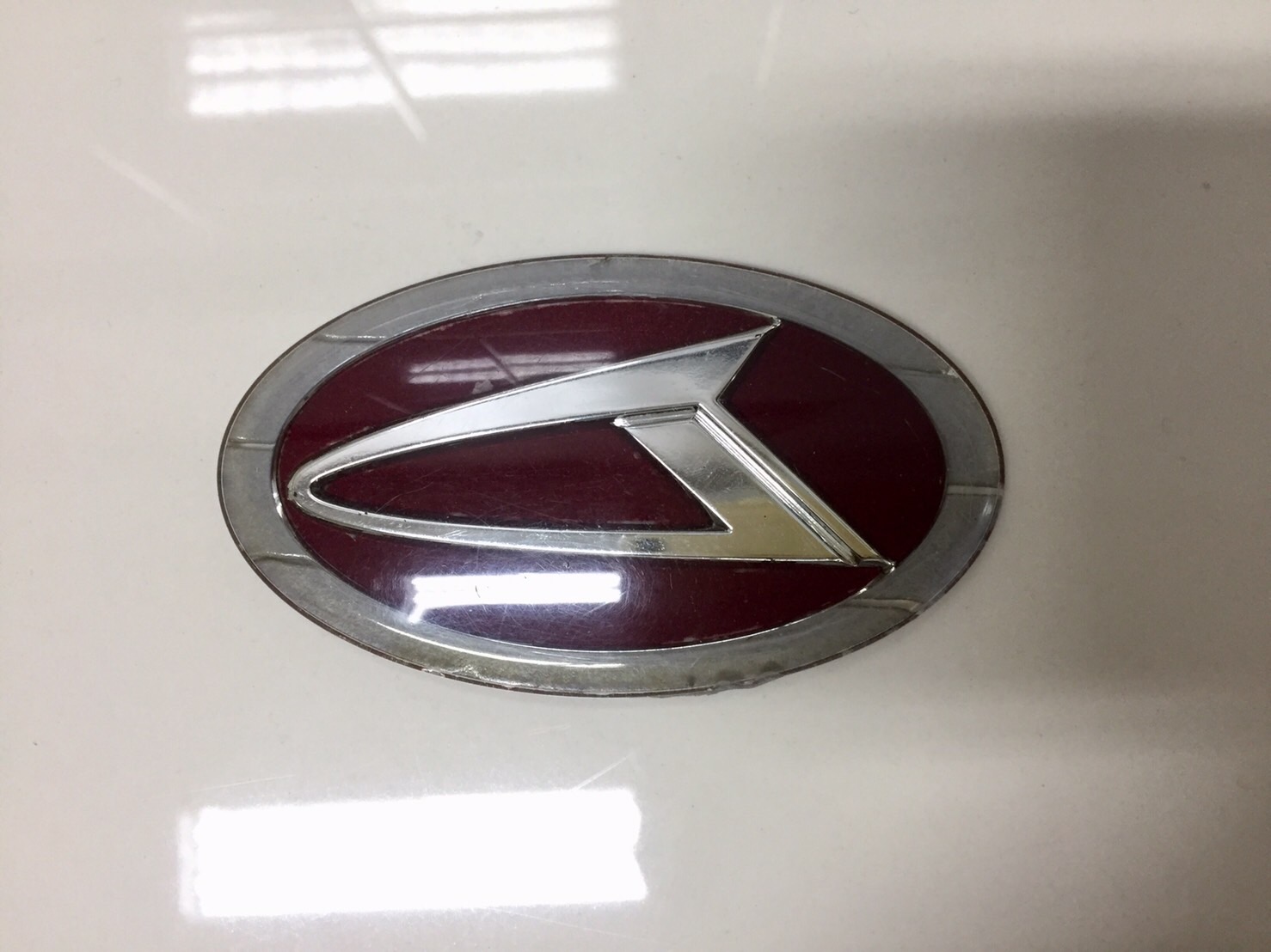 ขายโลโก้แดงฝากระโปรงหน้ารถยนต์ Daihatsu รุ่น Mira L500 ญี่ปุ่นแท้ ขายโลโก้แดงฝากระโปรงหน้ารถยนต์ Daihatsu รุ่น Mira L500 ญี่ปุ่นแท้