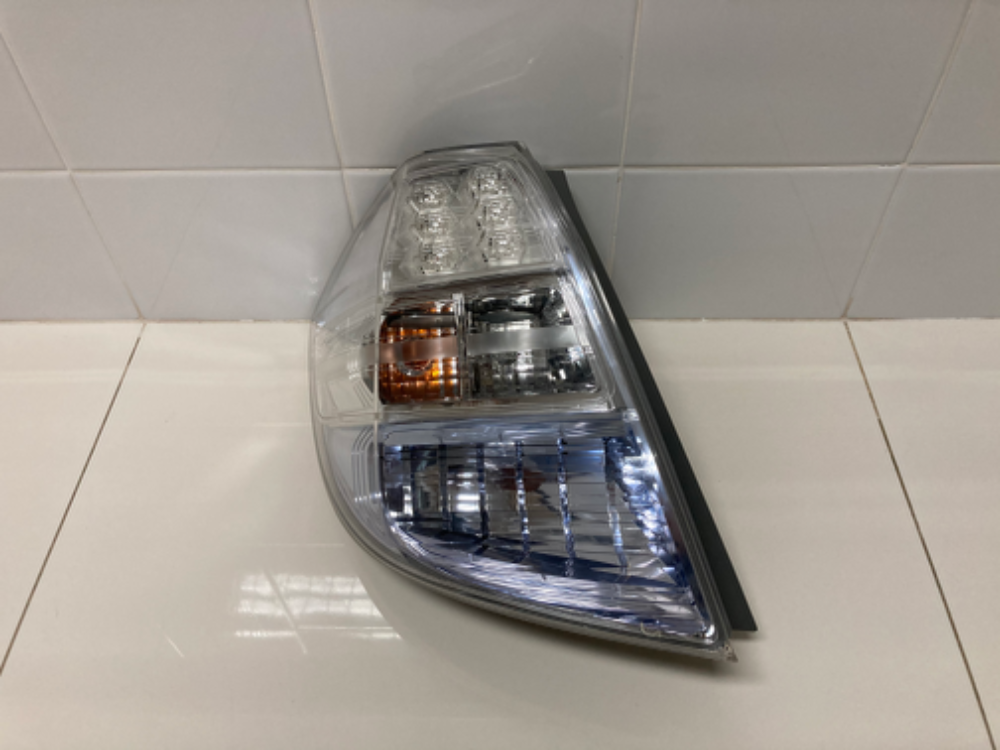 ขายไฟท้ายเดิมของรถยนต์ HONDA รุ่น JAZZ HYBRID 1.3L MC รหัส GE ปี 2008-2014 นำเข้าจากญี่ปุ่น