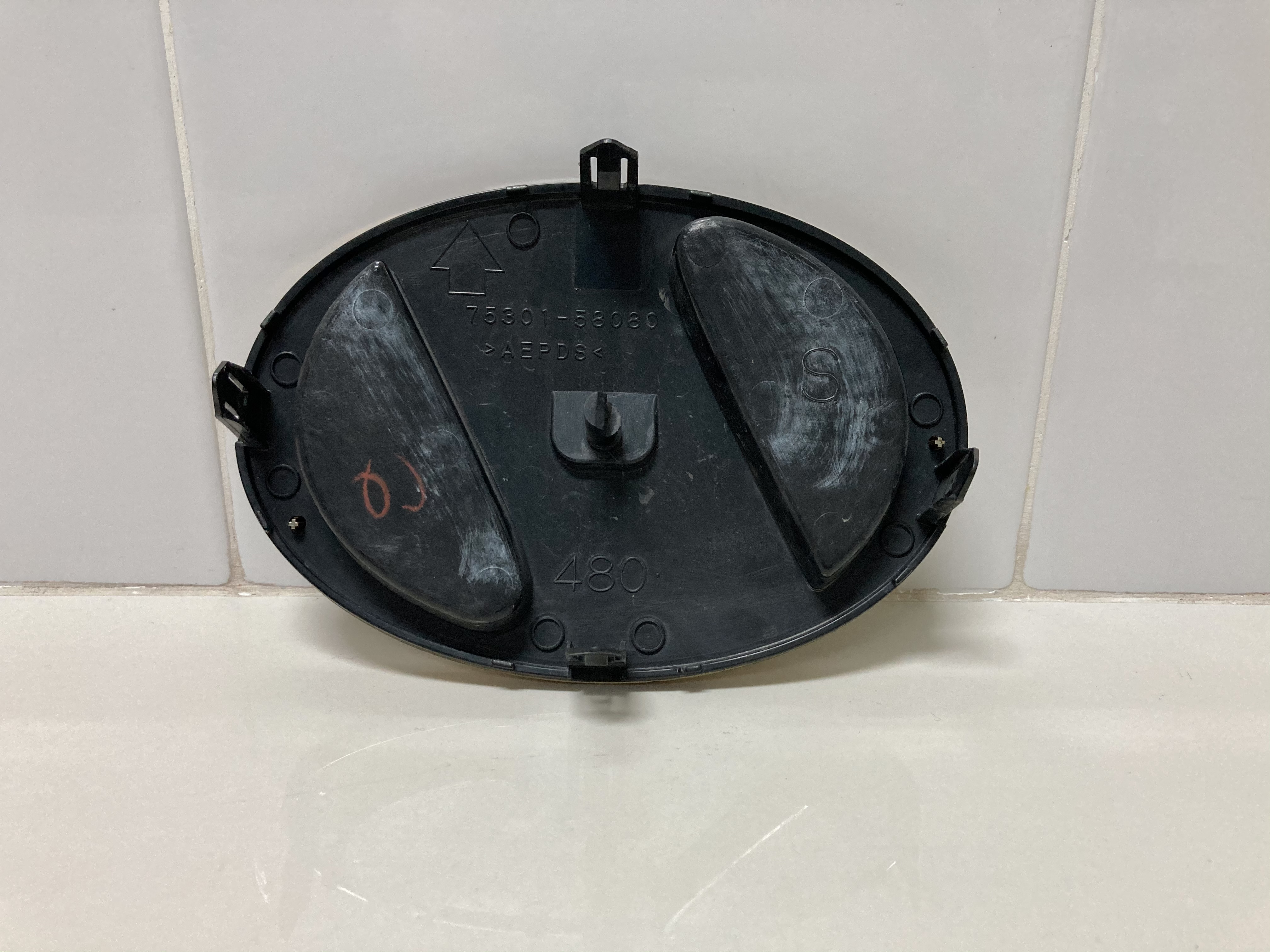 ขายโลโก้ทองกระจังหน้ารถยนต์ Toyota รุ่น VELLFIRE 2.4L-3.5L ปี 08-14 แท้ญี่ปุ่น ขายโลโก้ทองกระจังหน้ารถยนต์ Toyota รุ่น VELLFIRE 2.4L-3.5L ปี 08-14 แท้ญี่ปุ่น