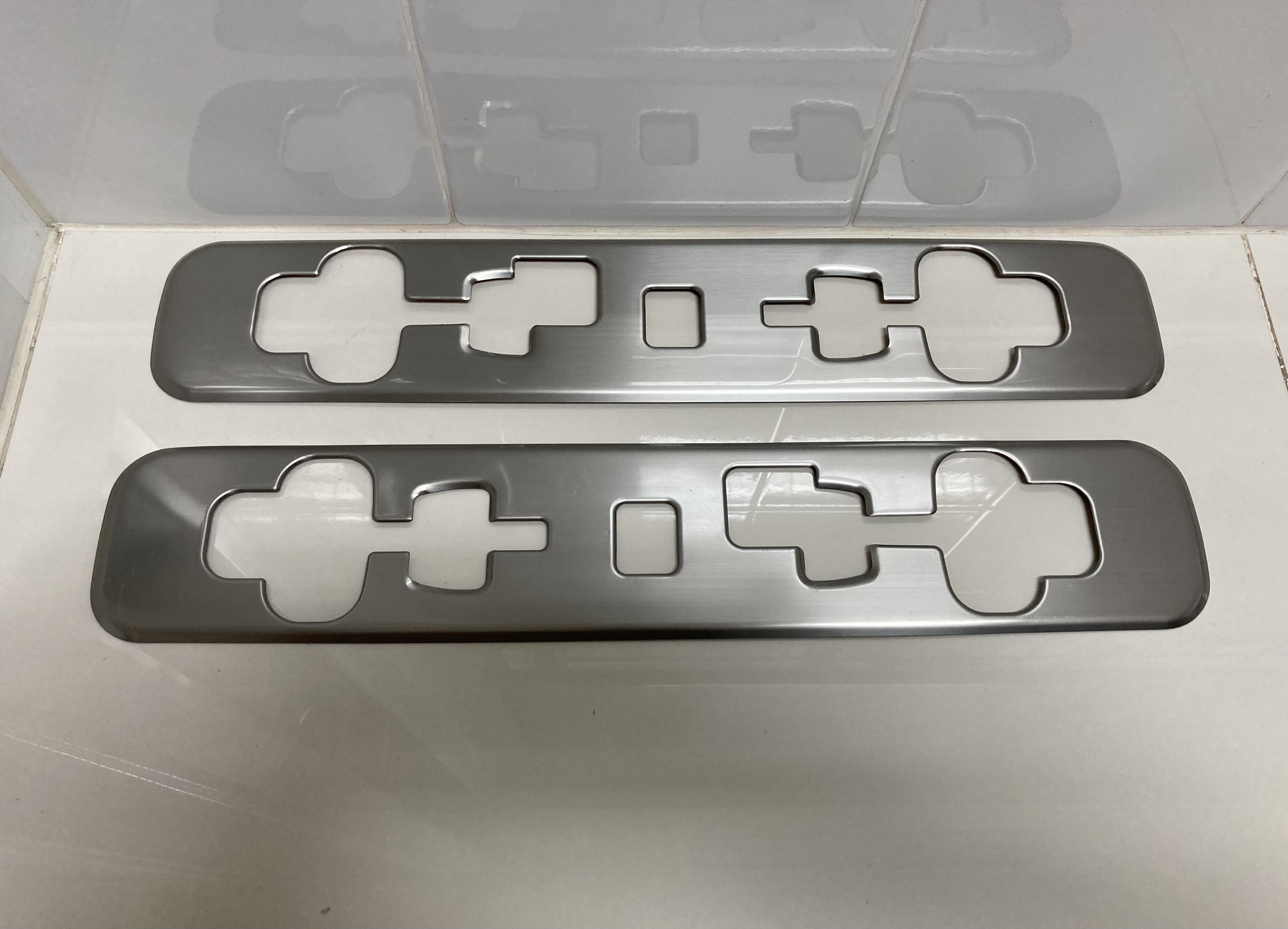 ขายครอบรางสเตนเลสของรถยนต์ TOYOTA รุ่น ALPHARD 2.4-3.5L ปี 2008-2014 ขายครอบรางสเตนเลสของรถยนต์ TOYOTA รุ่น ALPHARD 2.4-3.5L ปี 2008-2014