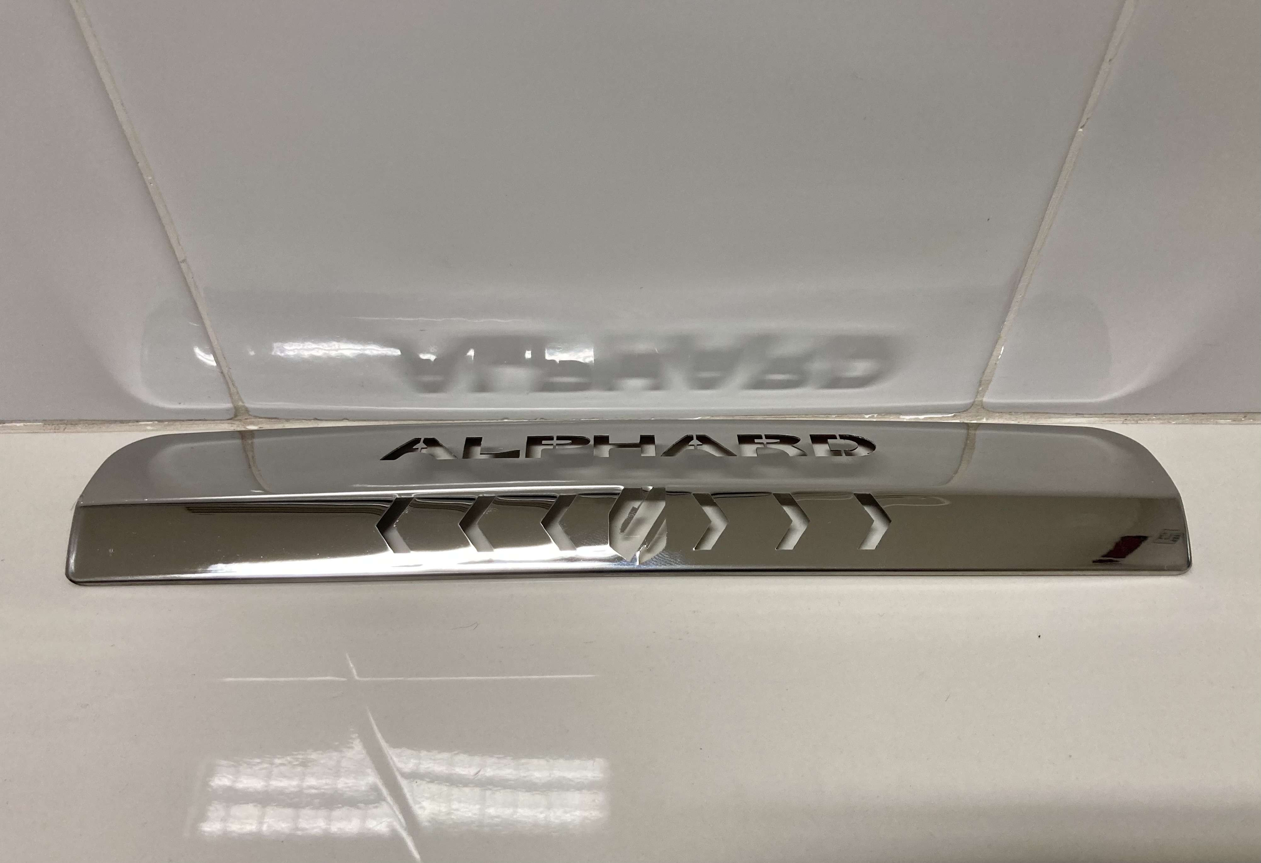 ขายโครเมี่ยมครอบไฟเบรครถยนต์ TOYOTA รุ่น ALPHARD 2.4-3.5L ปี 2008-2014