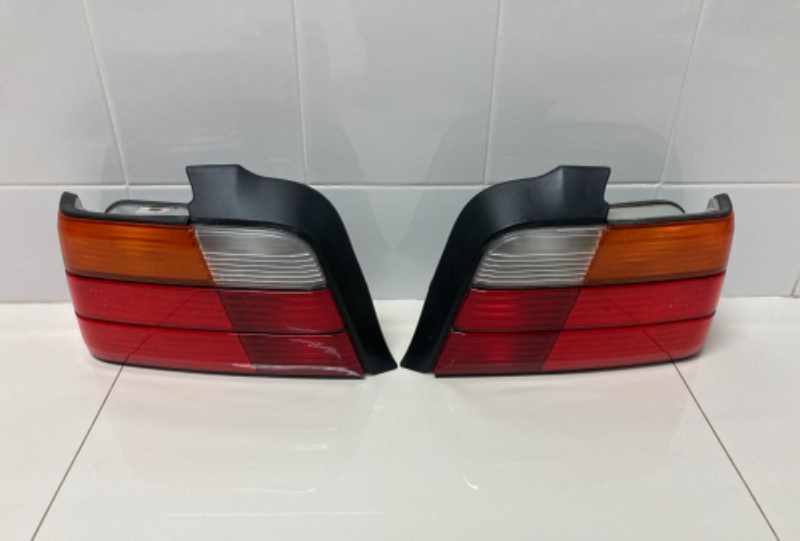 ขายไฟท้ายเดิมของรถยนต์ BMW รุ่น 325i โฉมE36 ปี 1996 ของแท้