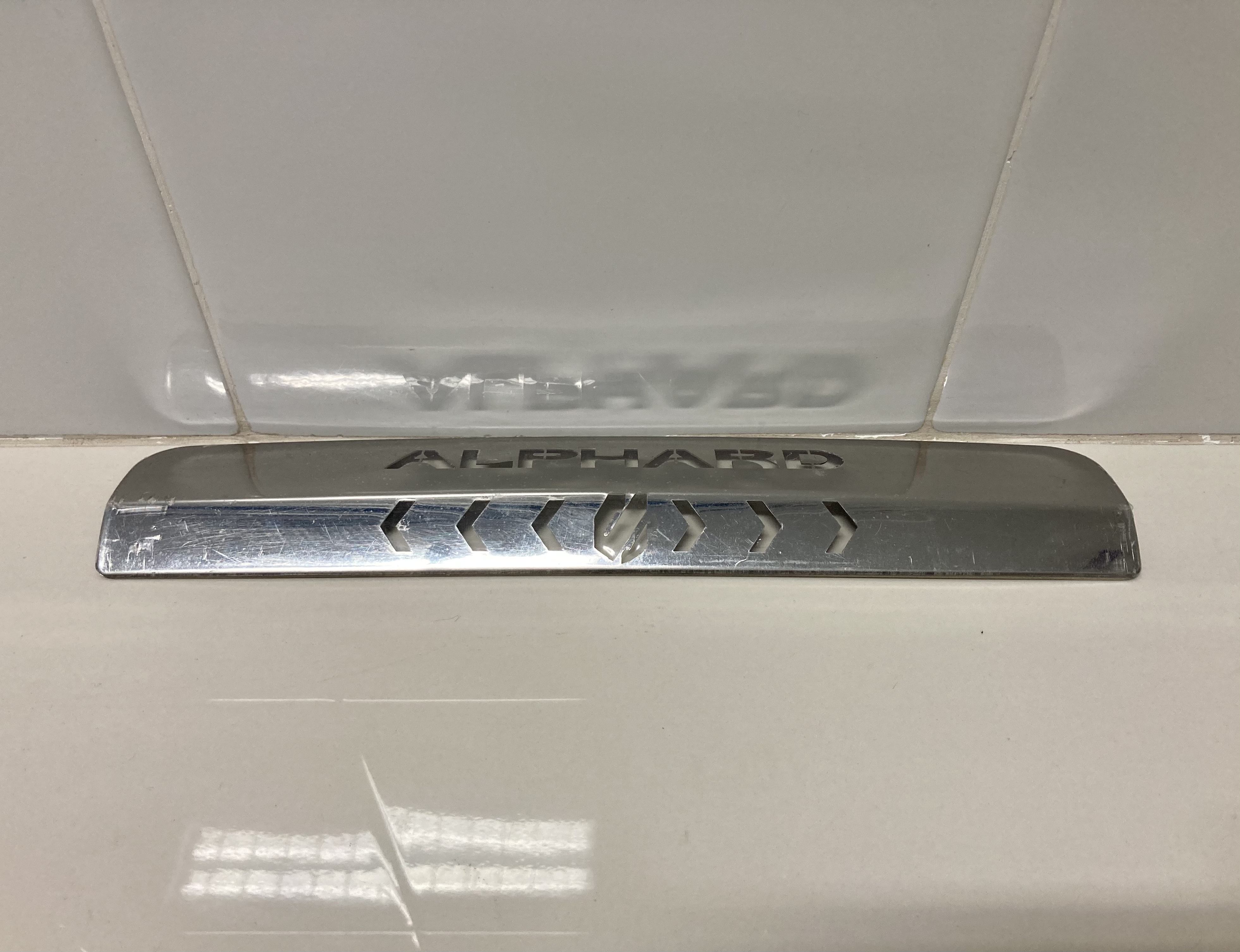 ขายโครเมี่ยมครอบไฟเบรครถยนต์ TOYOTA รุ่น ALPHARD 2.4-3.5L ปี 2008-2014 ขายโครเมี่ยมครอบไฟเบรครถยนต์ TOYOTA รุ่น ALPHARD 2.4-3.5L ปี 2008-2014