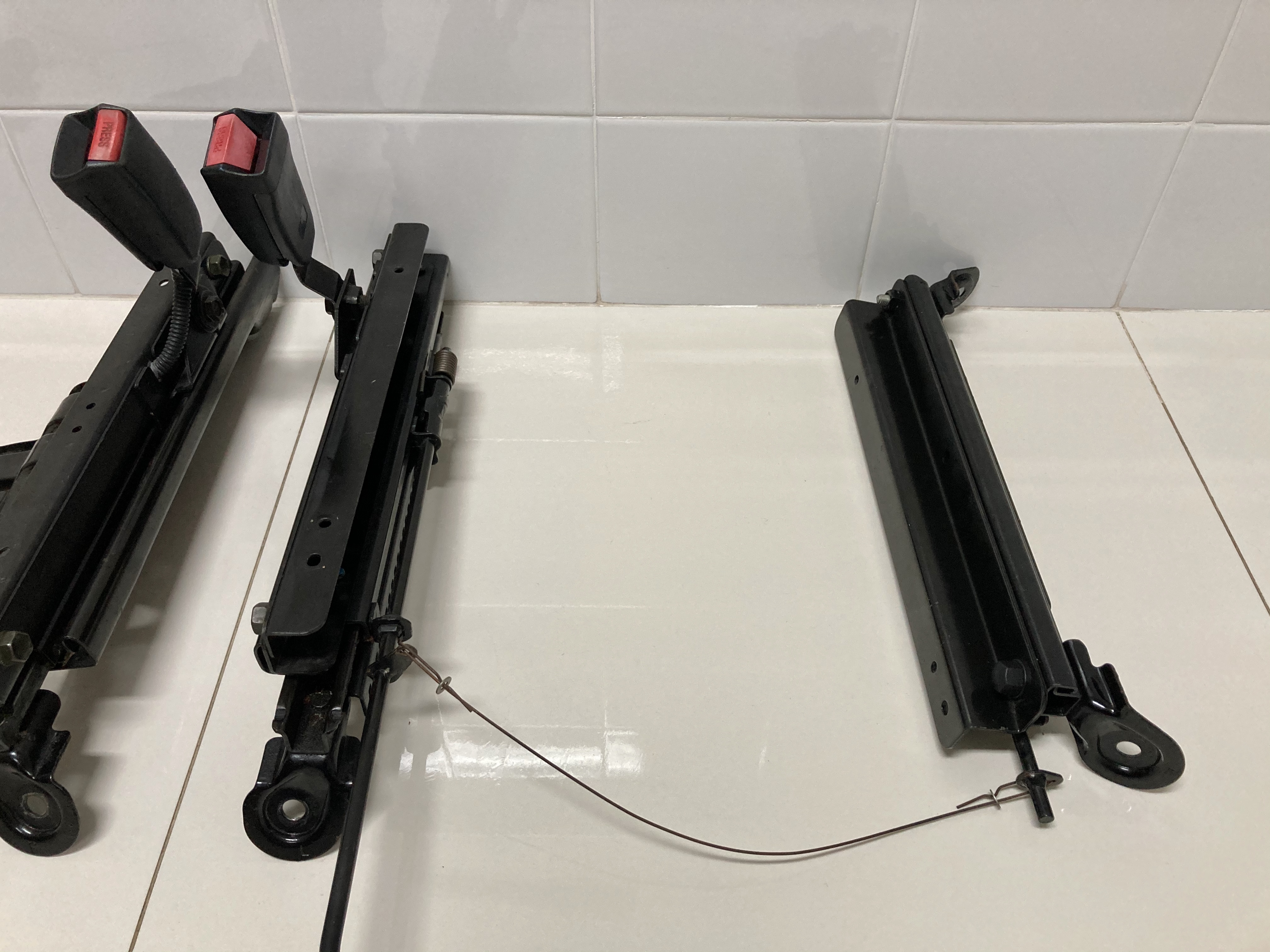 ขายรางเบาะแต่ง RECARO แท้ใส่รถยนต์ HONDA รุ่น CIVIC 3 DOOR ปี 1990-1995 ขายรางเบาะแต่ง RECARO แท้ใส่รถยนต์ HONDA รุ่น CIVIC 3 DOOR ปี 1990-1995