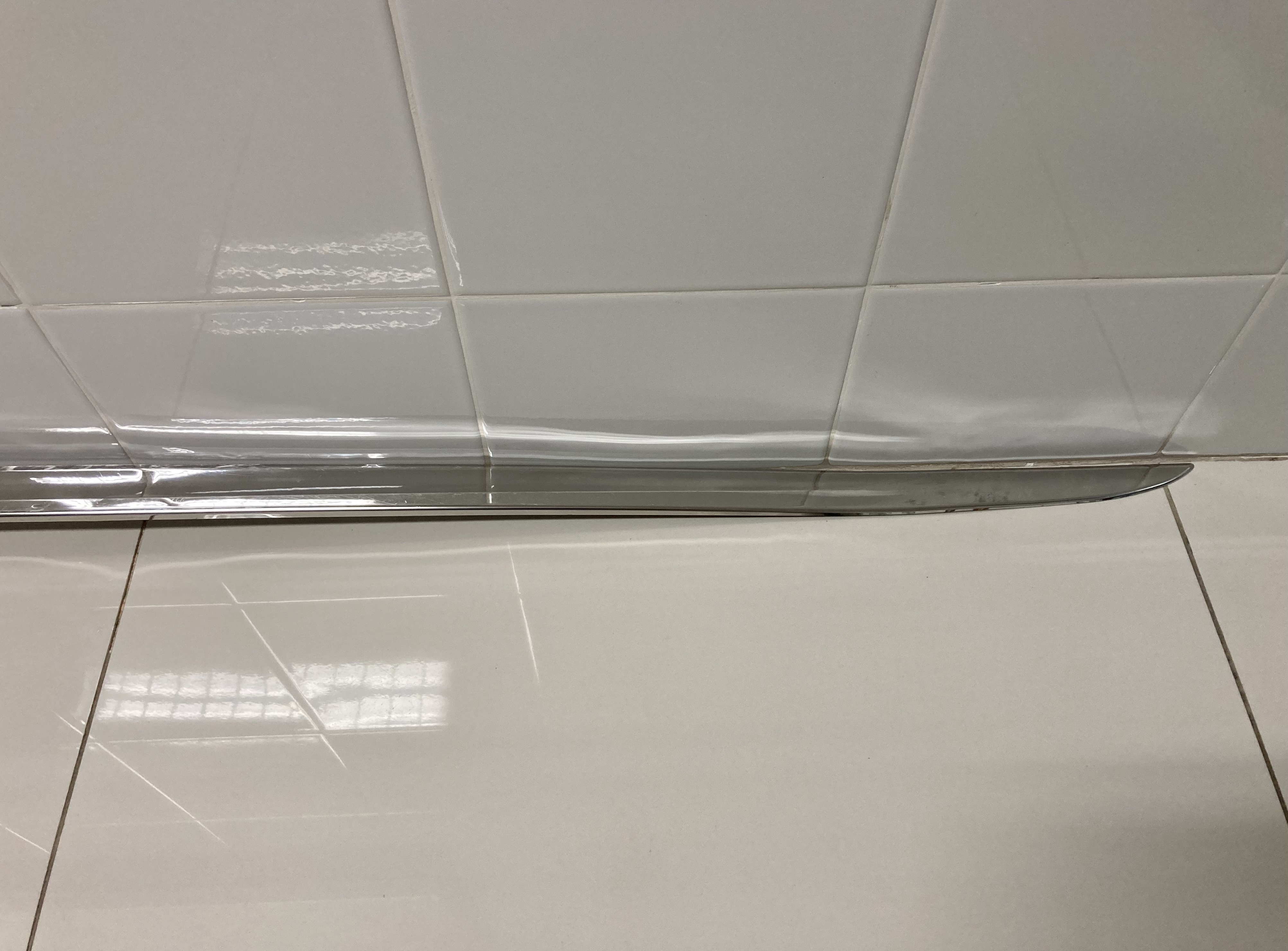 ขายคิ้วแต่งครอบโครเมี่ยมใต้ฝาท้ายของรถยนต์ TOYOTA รุ่น ALPHARD และ VELLFIRE 2.4L-3.5L ตัว SC ปี 2008-2014 ขายคิ้วแต่งครอบโครเมี่ยมใต้ฝาท้ายของรถยนต์ TOYOTA รุ่น ALPHARD และ VELLFIRE 2.4L-3.5L ตัว SC ปี 2008-2014