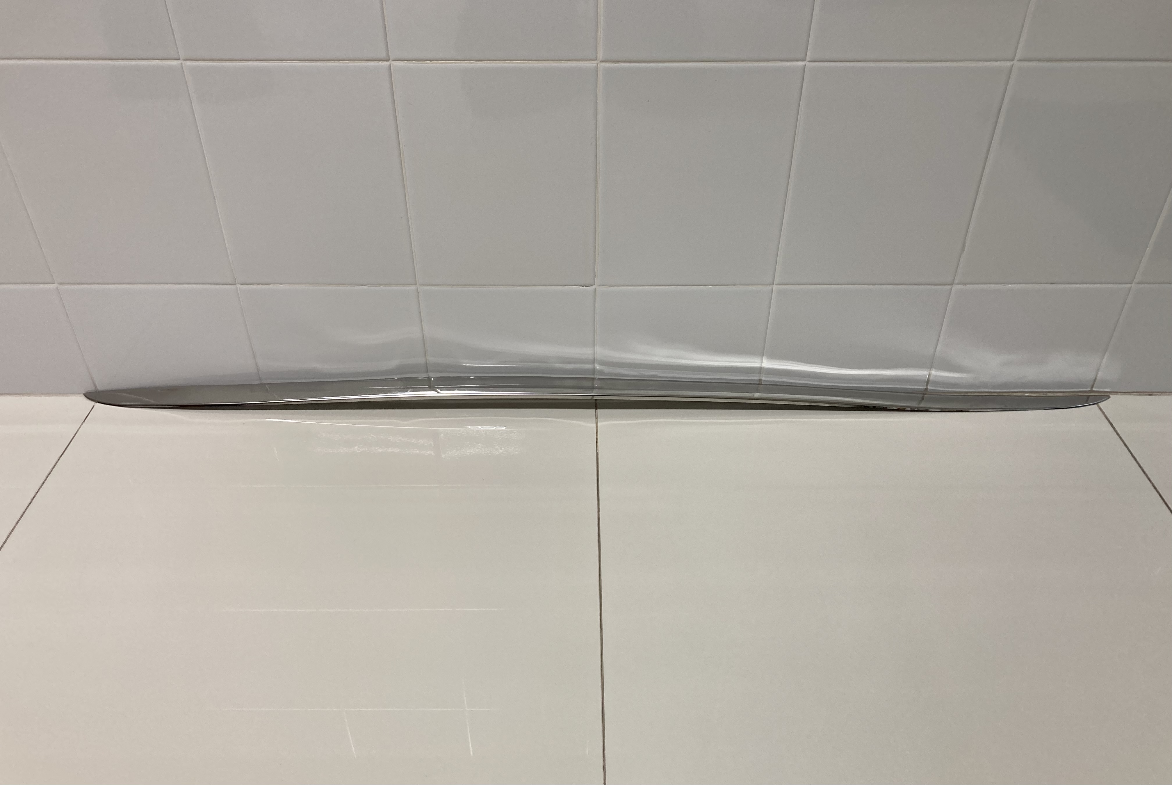 ขายคิ้วแต่งครอบโครเมี่ยมใต้ฝาท้ายของรถยนต์ TOYOTA รุ่น ALPHARD และ  VELLFIRE 2.4L-3.5L ตัว SC ปี 2008-2014