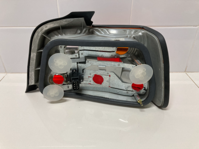 ขายไฟท้ายเดิมของรถยนต์ BMW รุ่น 325i โฉมE36 ปี 1996 ของแท้ ขายไฟท้ายเดิมของรถยนต์ BMW รุ่น 325i โฉมE36 ปี 1996 ของแท้