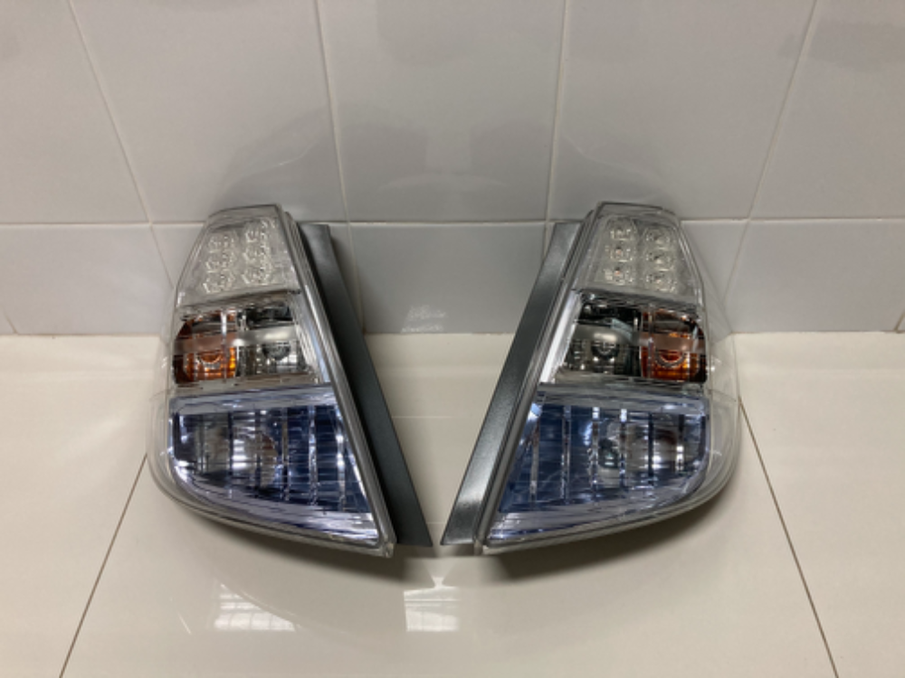 ขายไฟท้ายเดิมของรถยนต์ HONDA รุ่น JAZZ HYBRID 1.3L MC รหัส GE ปี 2008-2014 นำเข้าจากญี่ปุ่น