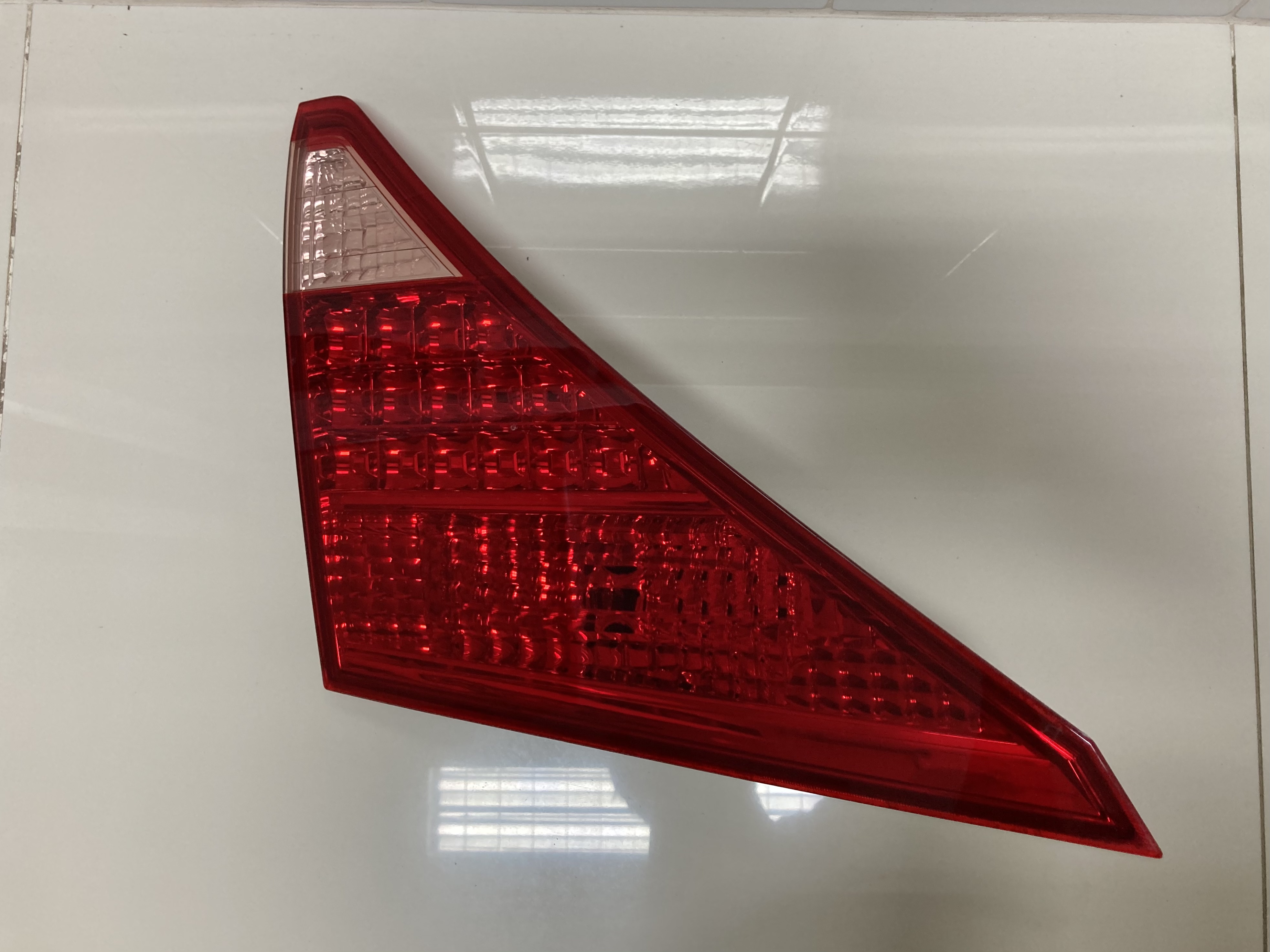 ขายไฟท้ายเดิมของรถยนต์ TOYOTA รุ่น ALPHARD 2.4-3.5L ปี 2008-2010