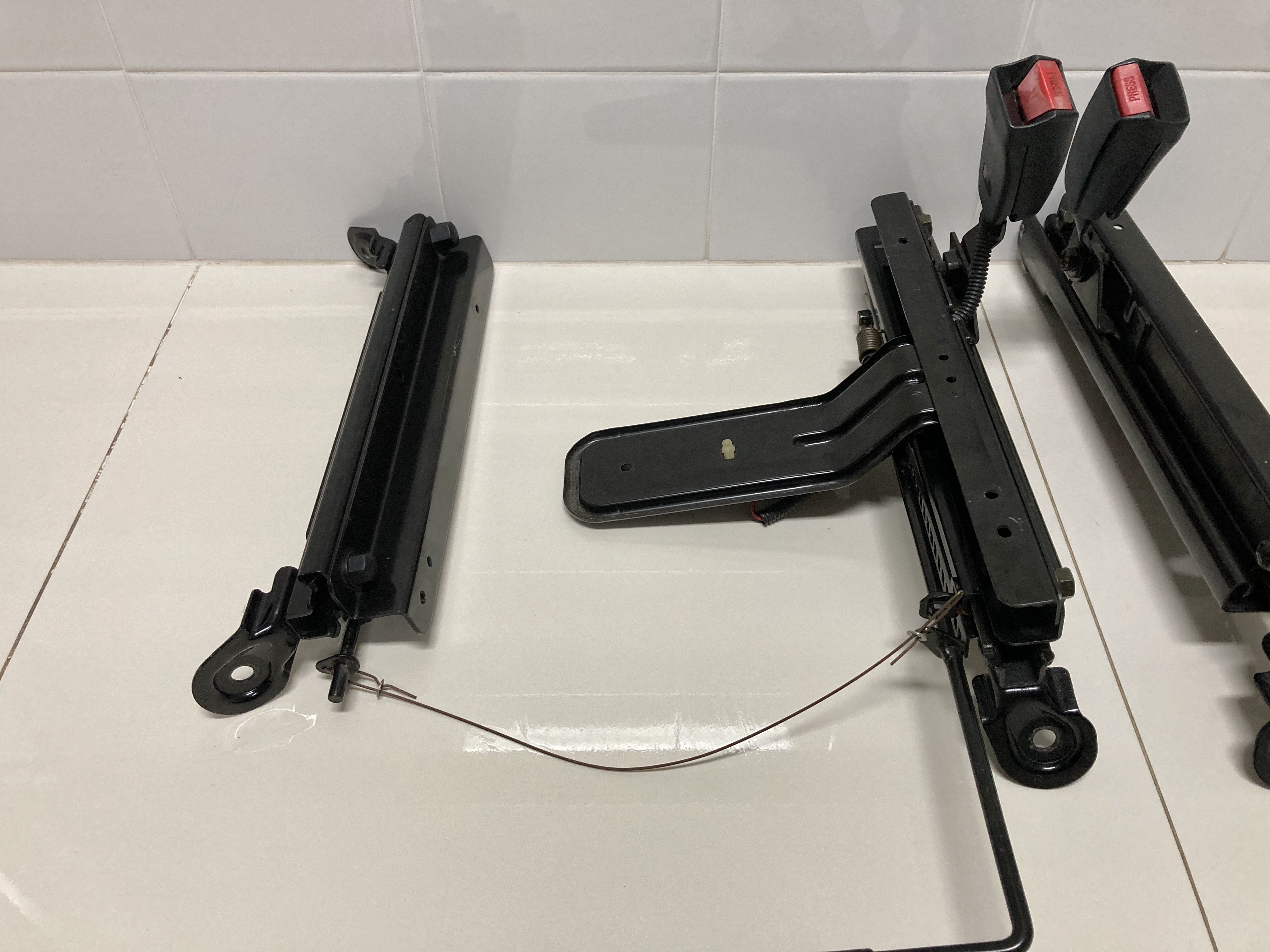 ขายรางเบาะแต่ง RECARO แท้ใส่รถยนต์ HONDA รุ่น CIVIC 3 DOOR ปี 1990-1995 ขายรางเบาะแต่ง RECARO แท้ใส่รถยนต์ HONDA รุ่น CIVIC 3 DOOR ปี 1990-1995