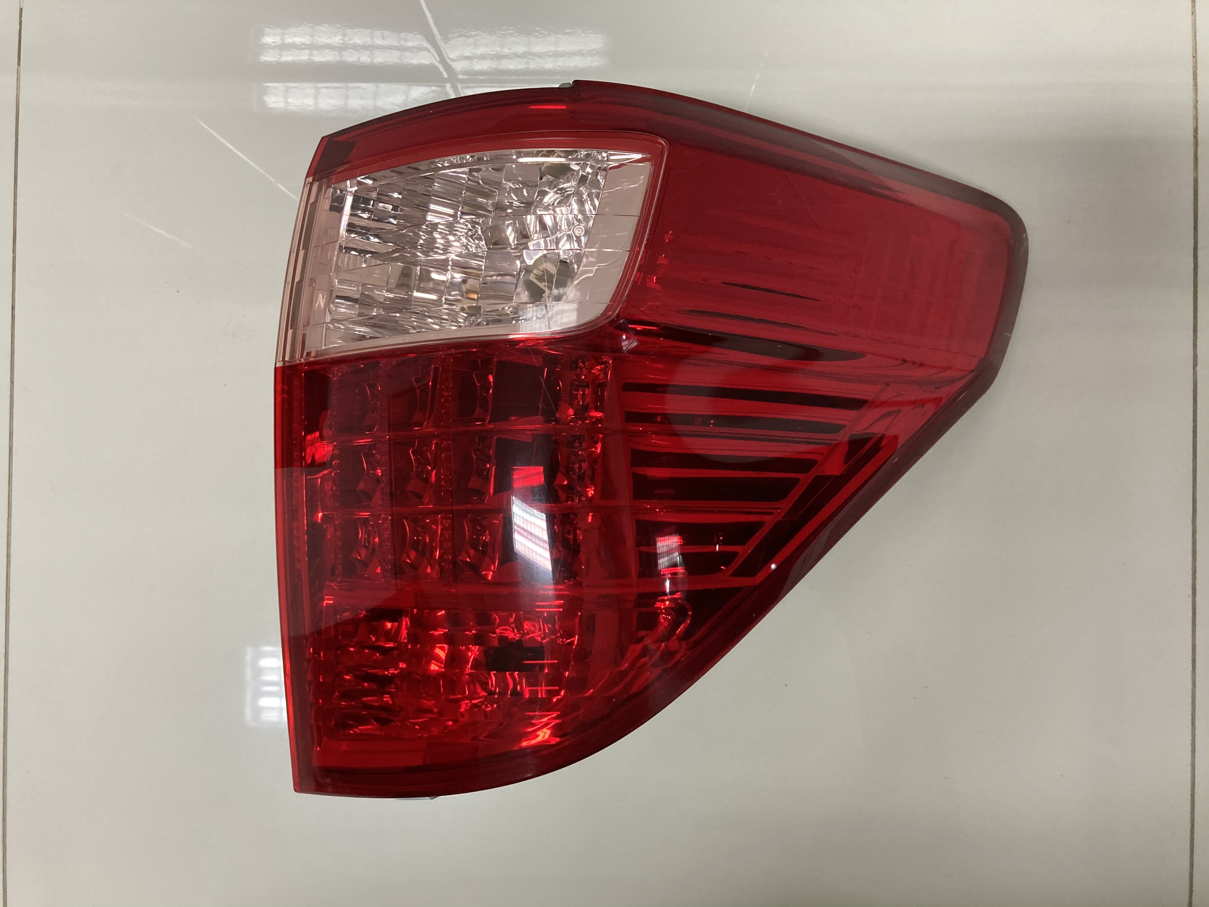 ขายไฟท้ายเดิมของรถยนต์ TOYOTA รุ่น ALPHARD 2.4-3.5L ปี 2008-2010