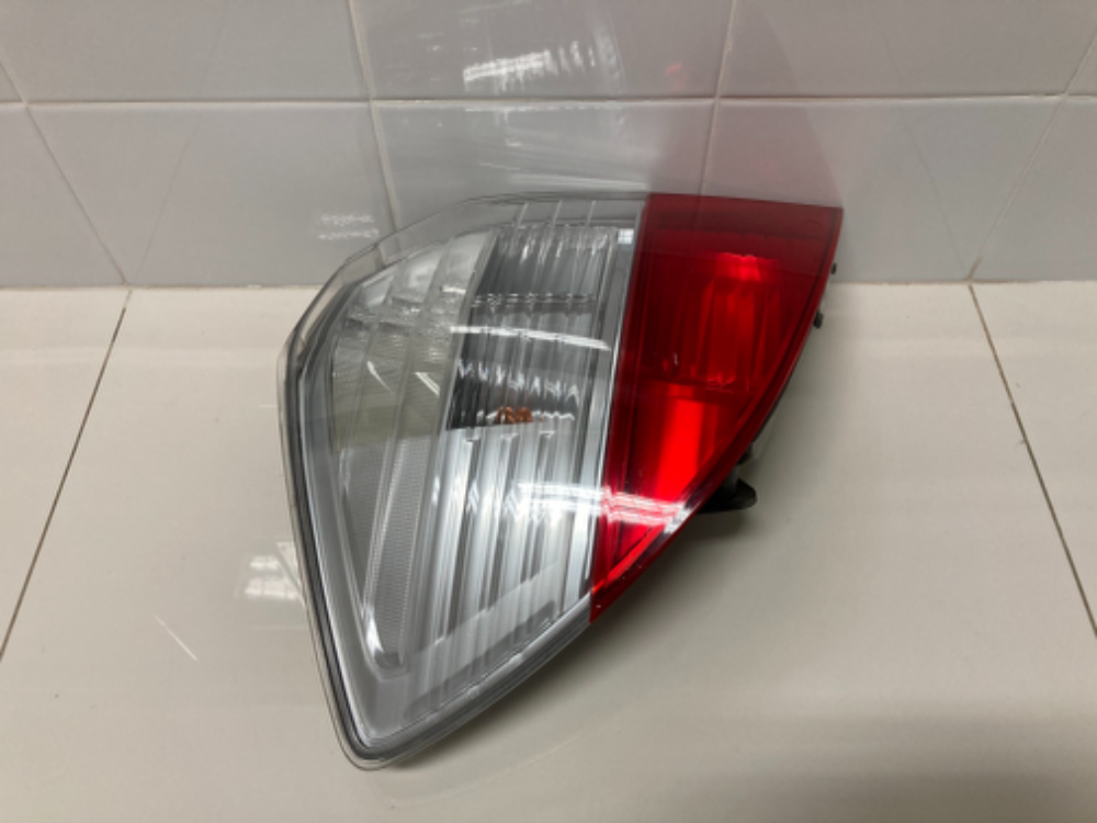 ขายไฟท้าย RS ของรถยนต์ HONDA รุ่น JAZZ GE ปี 2008-2014 ขายไฟท้าย RS ของรถยนต์ HONDA รุ่น JAZZ GE ปี 2008-2014
