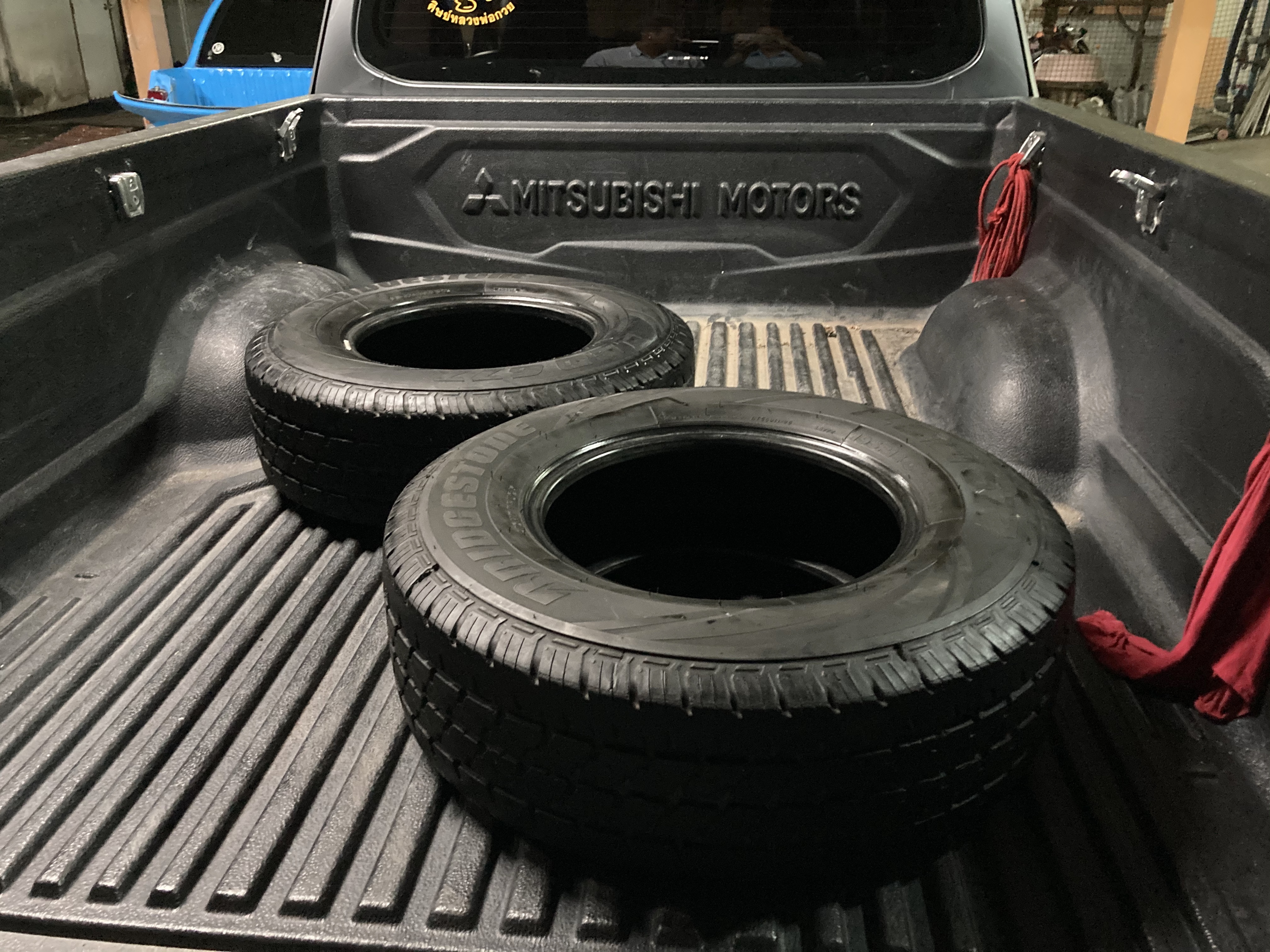 ขายยางรถบรรทุก Bridgestone LEO 677 ขอบ 14" 195R14C จำนวน 2 เส้นเองเลย