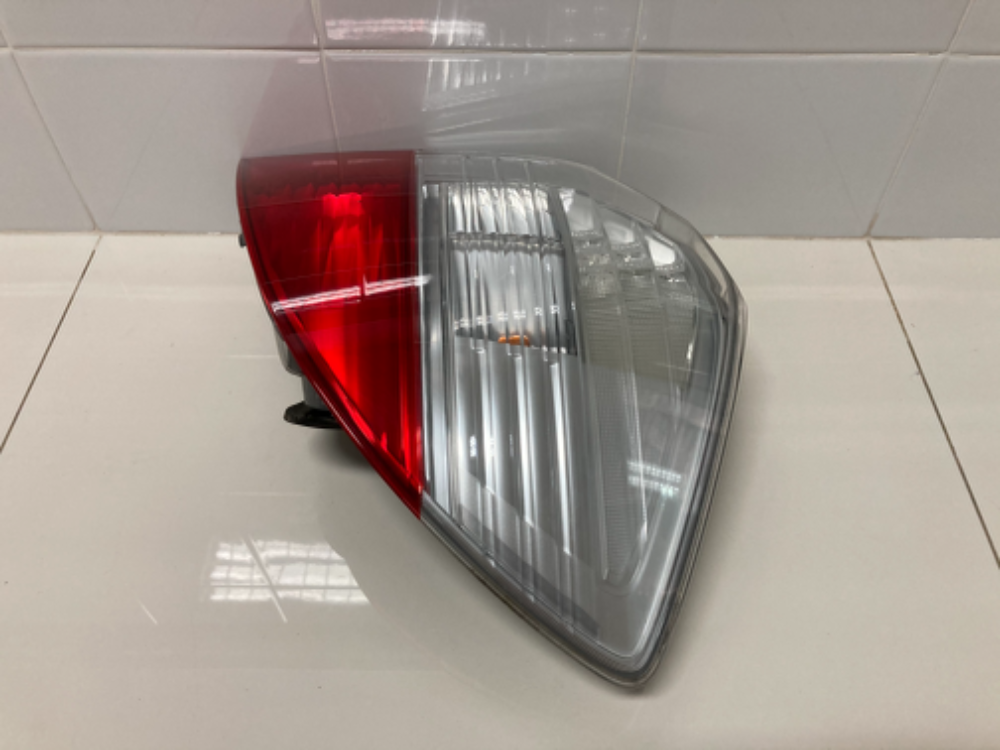 ขายไฟท้าย RS ของรถยนต์ HONDA รุ่น JAZZ GE ปี 2008-2014 ขายไฟท้าย RS ของรถยนต์ HONDA รุ่น JAZZ GE ปี 2008-2014