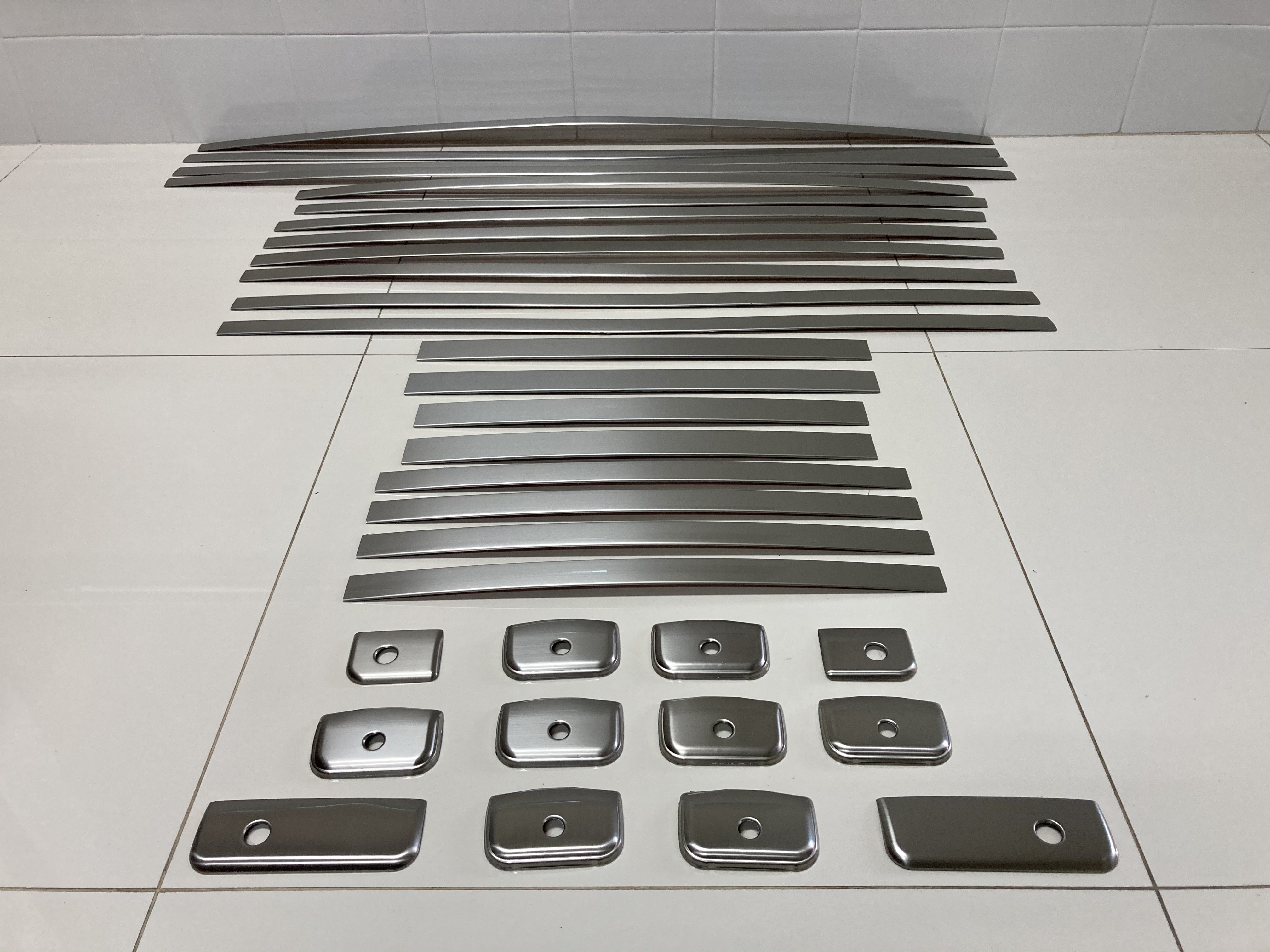 ขายครอบรางสเตนเลสของรถยนต์ TOYOTA รุ่น ALPHARD 2.4-3.5L ปี 2008-2014