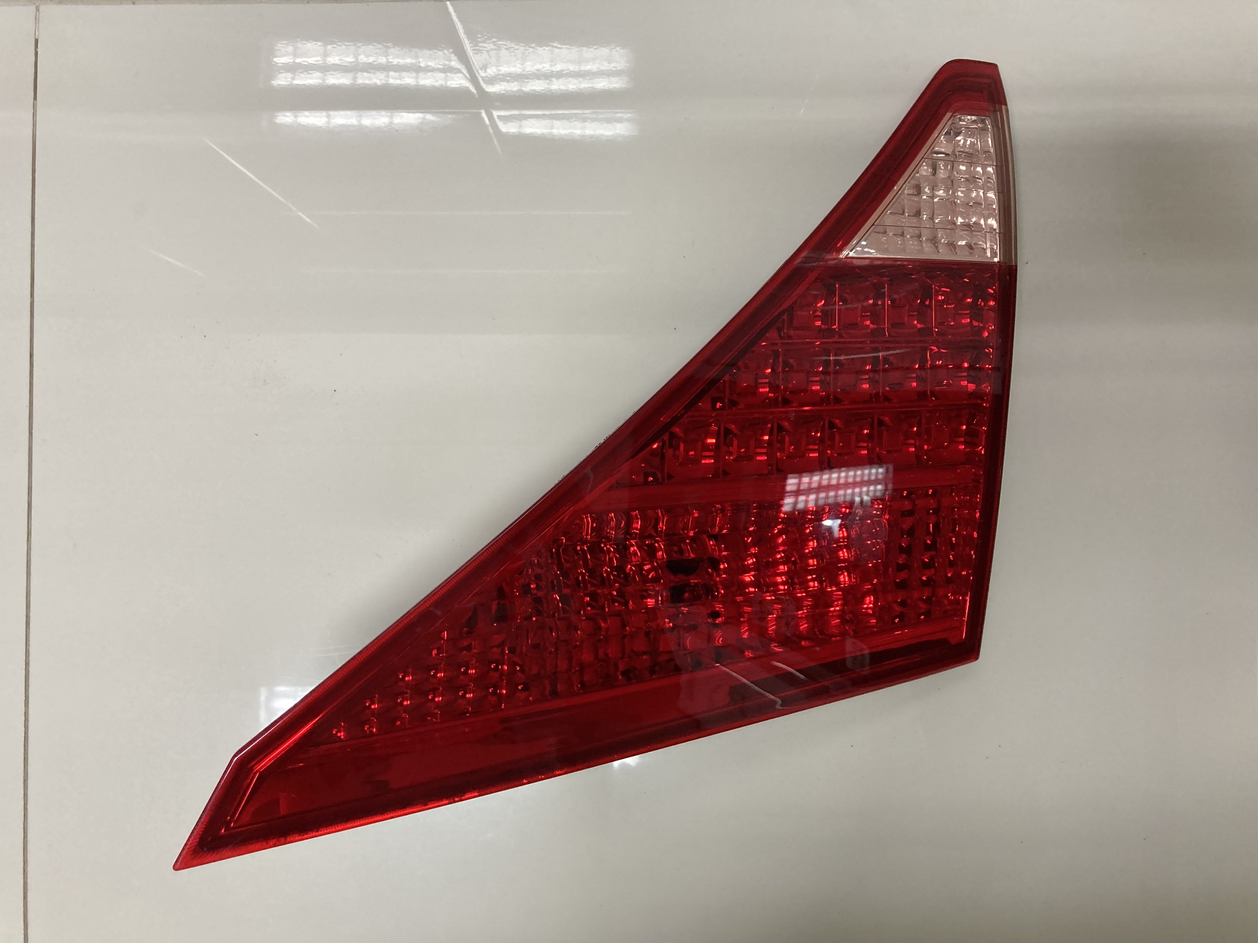 ขายไฟท้ายเดิมของรถยนต์ TOYOTA รุ่น ALPHARD 2.4-3.5L ปี 2008-2010